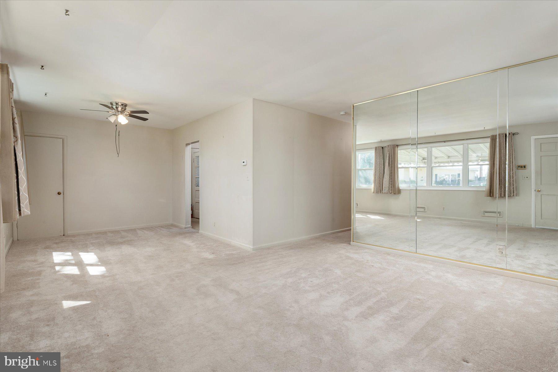 LESLIE MANOR - Residential