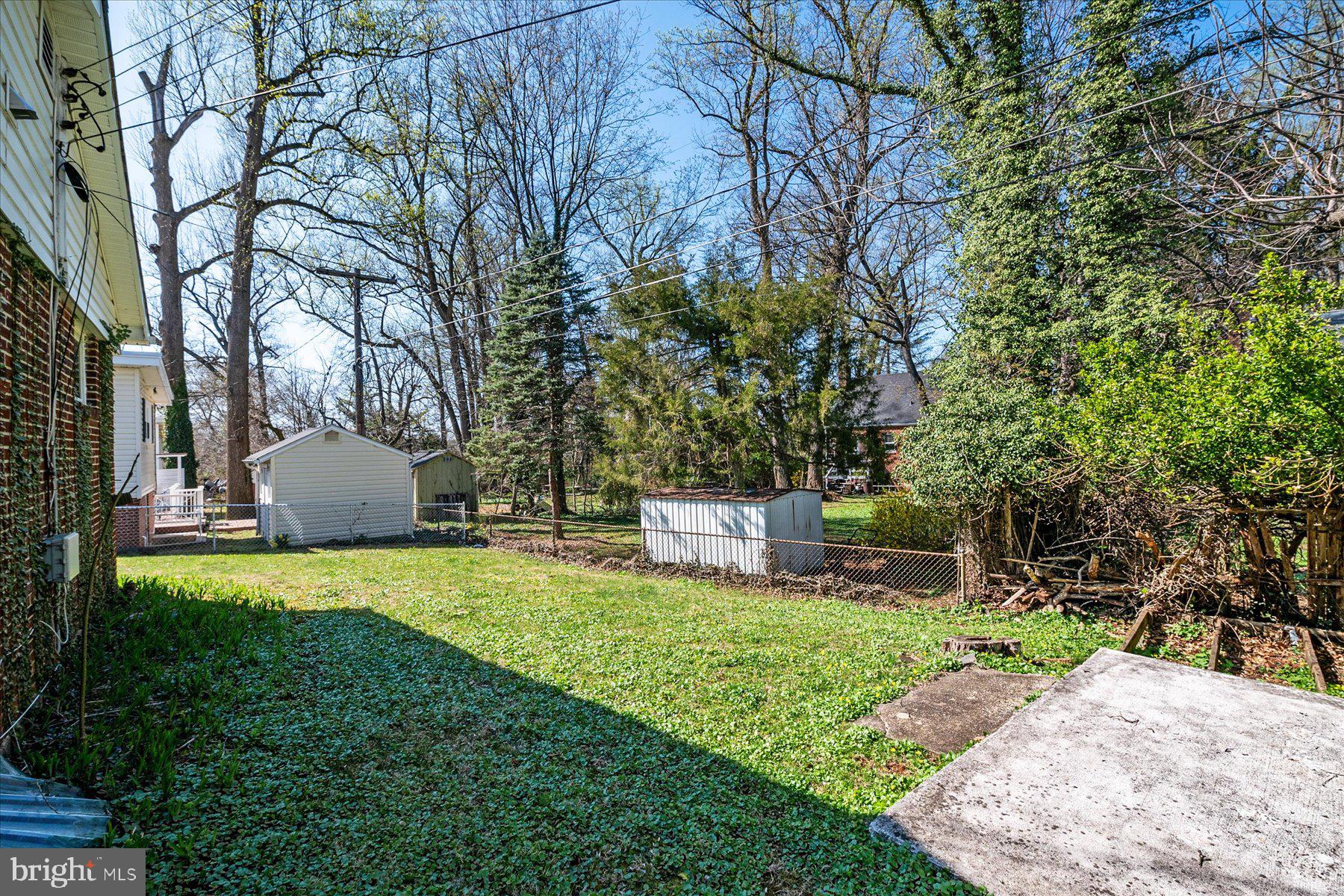 LESLIE MANOR - Residential