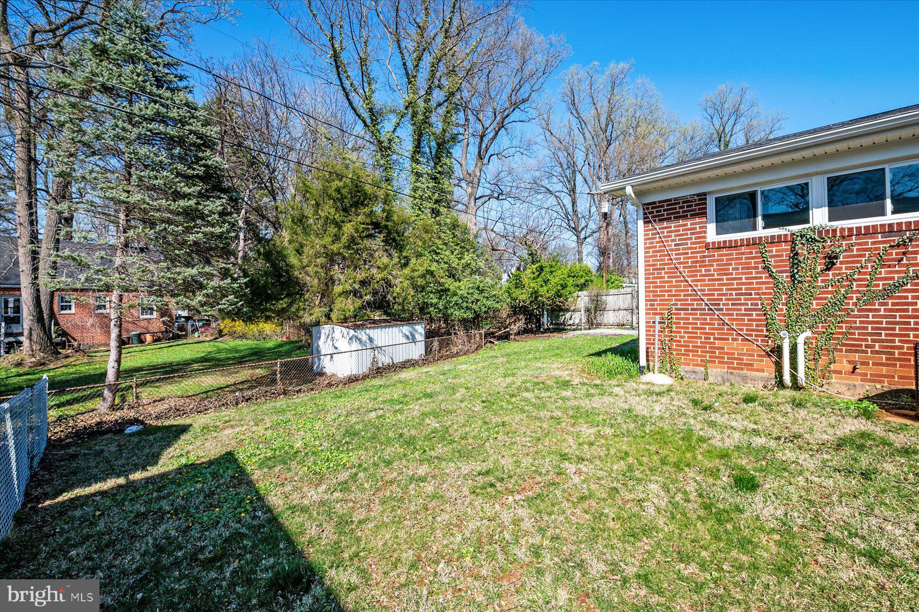 LESLIE MANOR - Residential