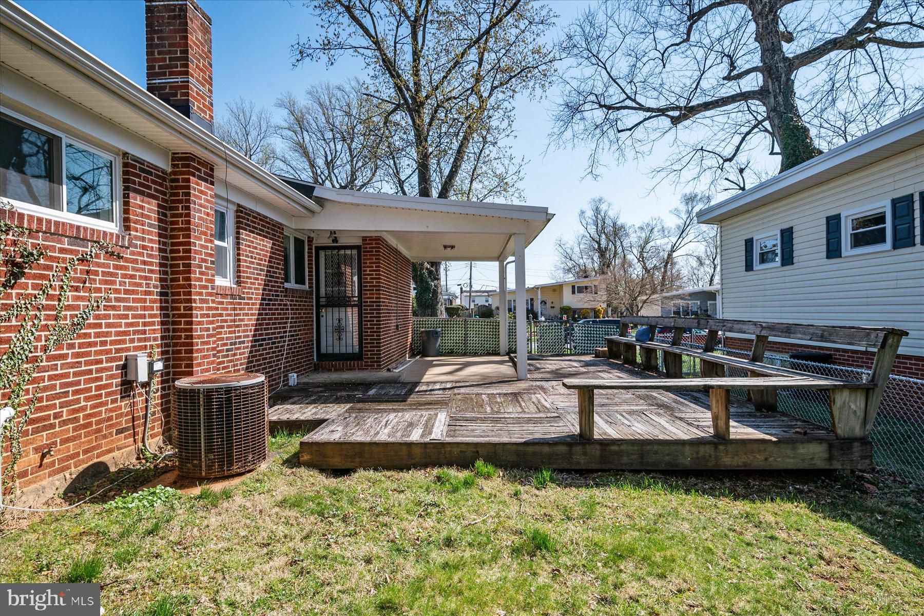 LESLIE MANOR - Residential