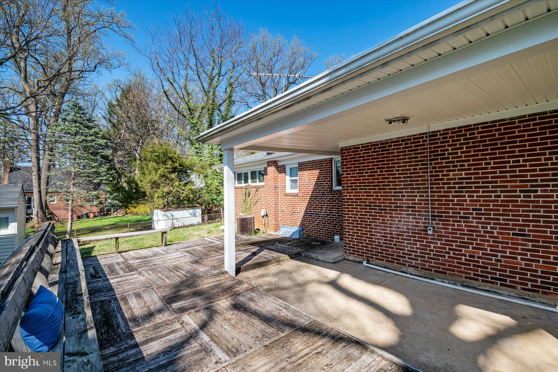 LESLIE MANOR - Residential