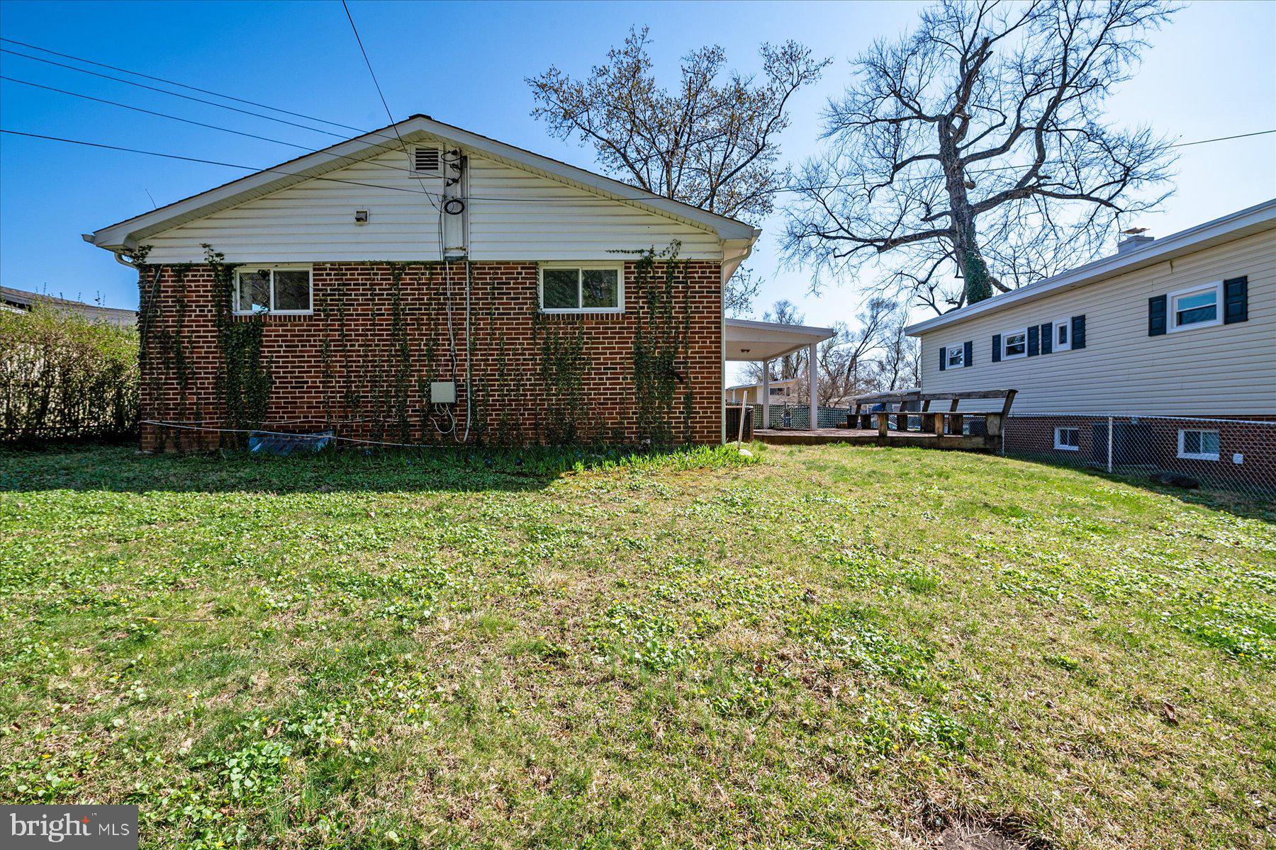 LESLIE MANOR - Residential