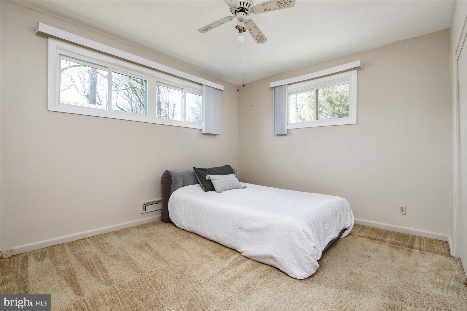 LESLIE MANOR - Residential