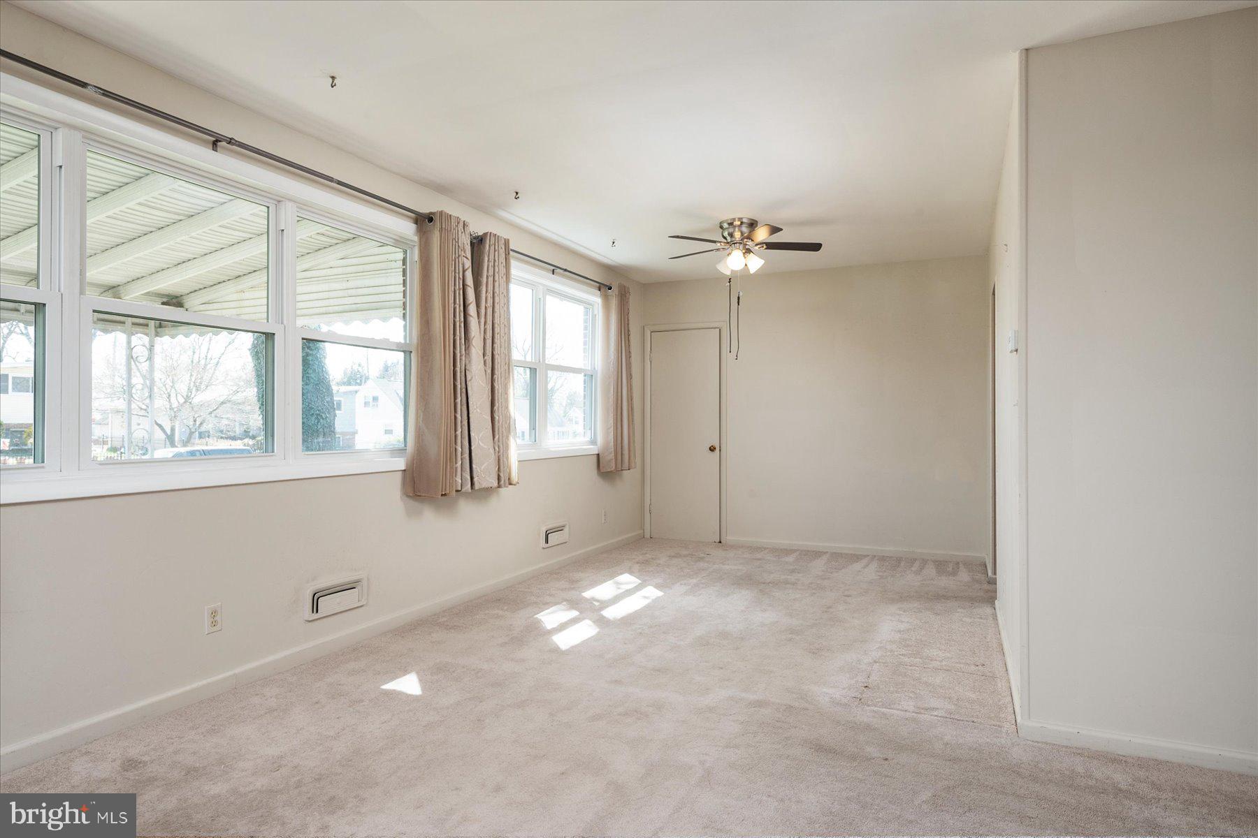 LESLIE MANOR - Residential