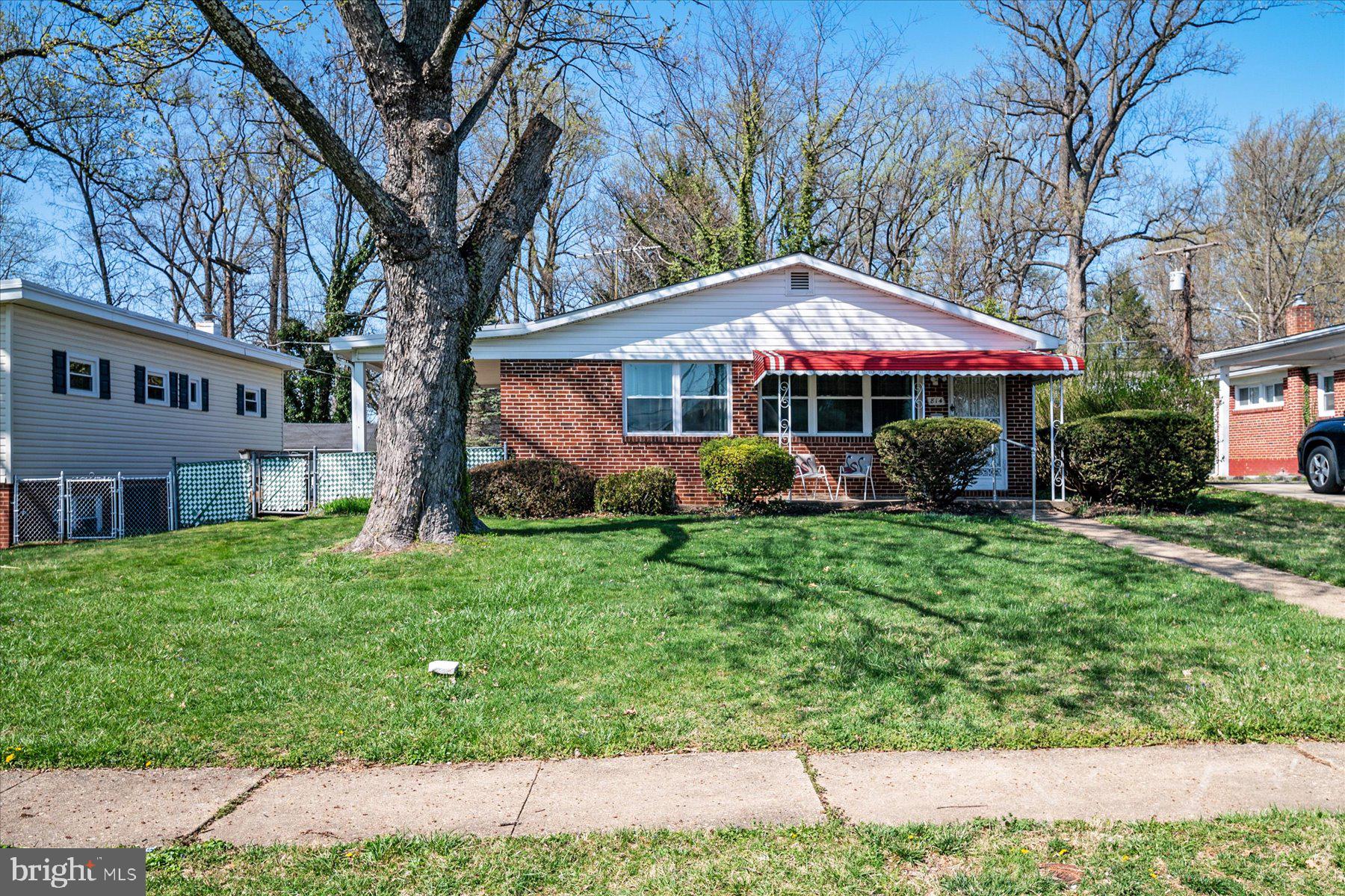 LESLIE MANOR - Residential