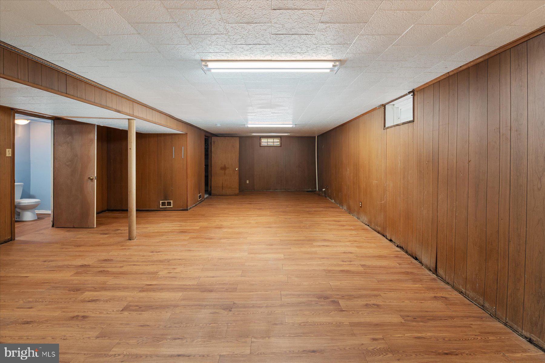 LESLIE MANOR - Residential