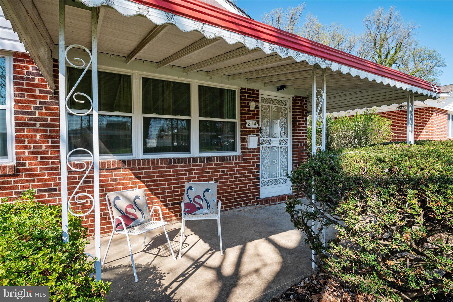 LESLIE MANOR - Residential