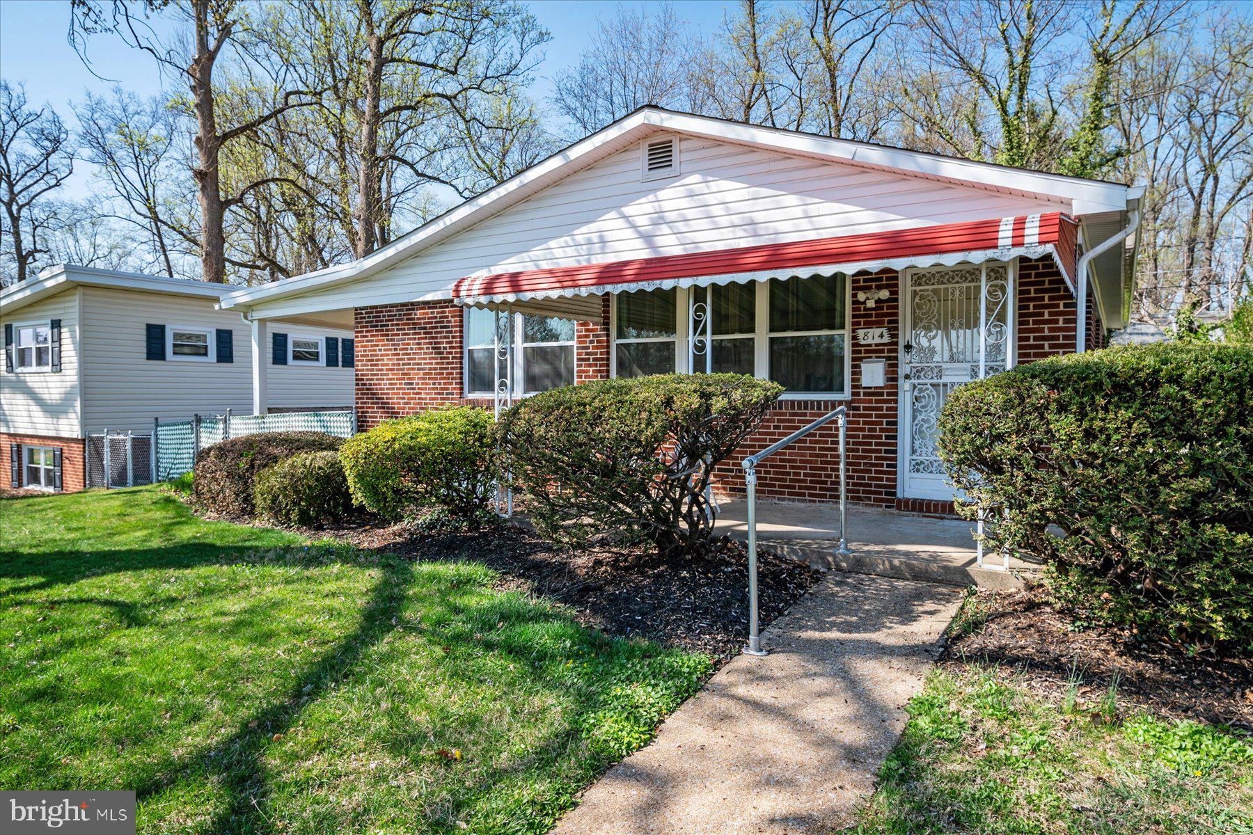 LESLIE MANOR - Residential