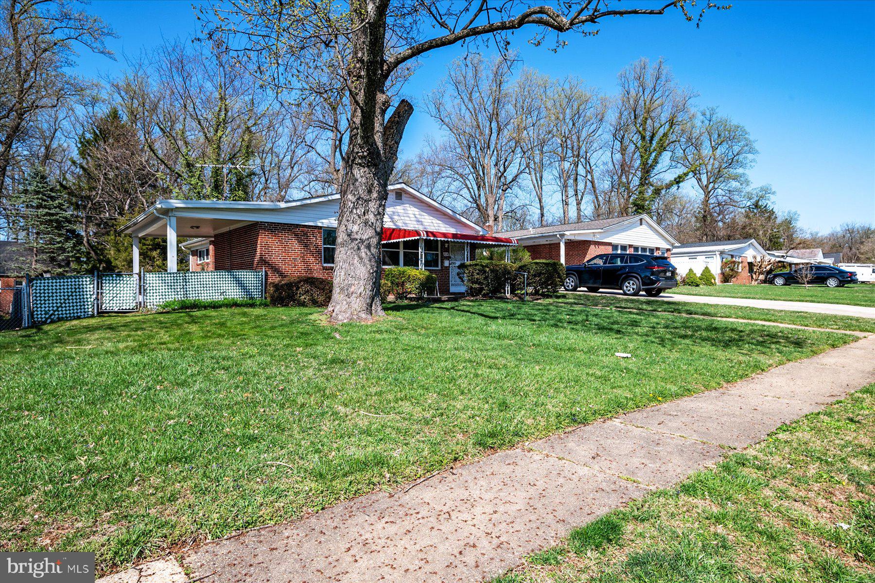 LESLIE MANOR - Residential