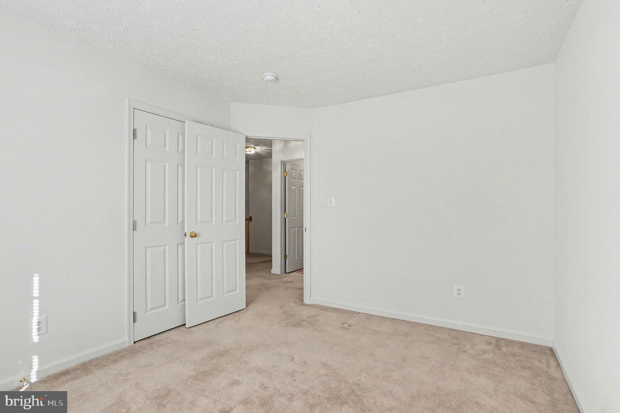 CONSTANT FRIENDSHIP - Residential