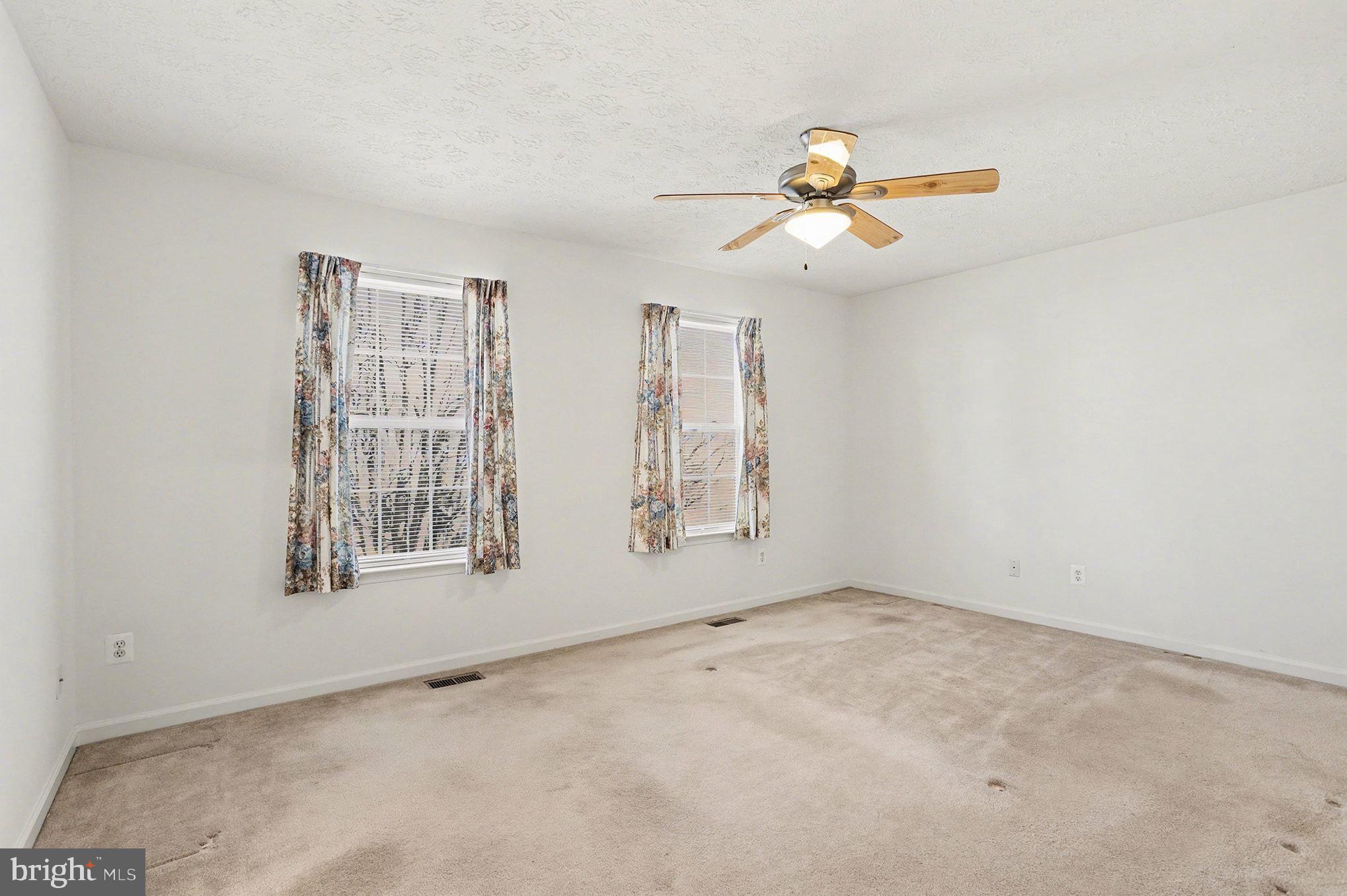 CONSTANT FRIENDSHIP - Residential