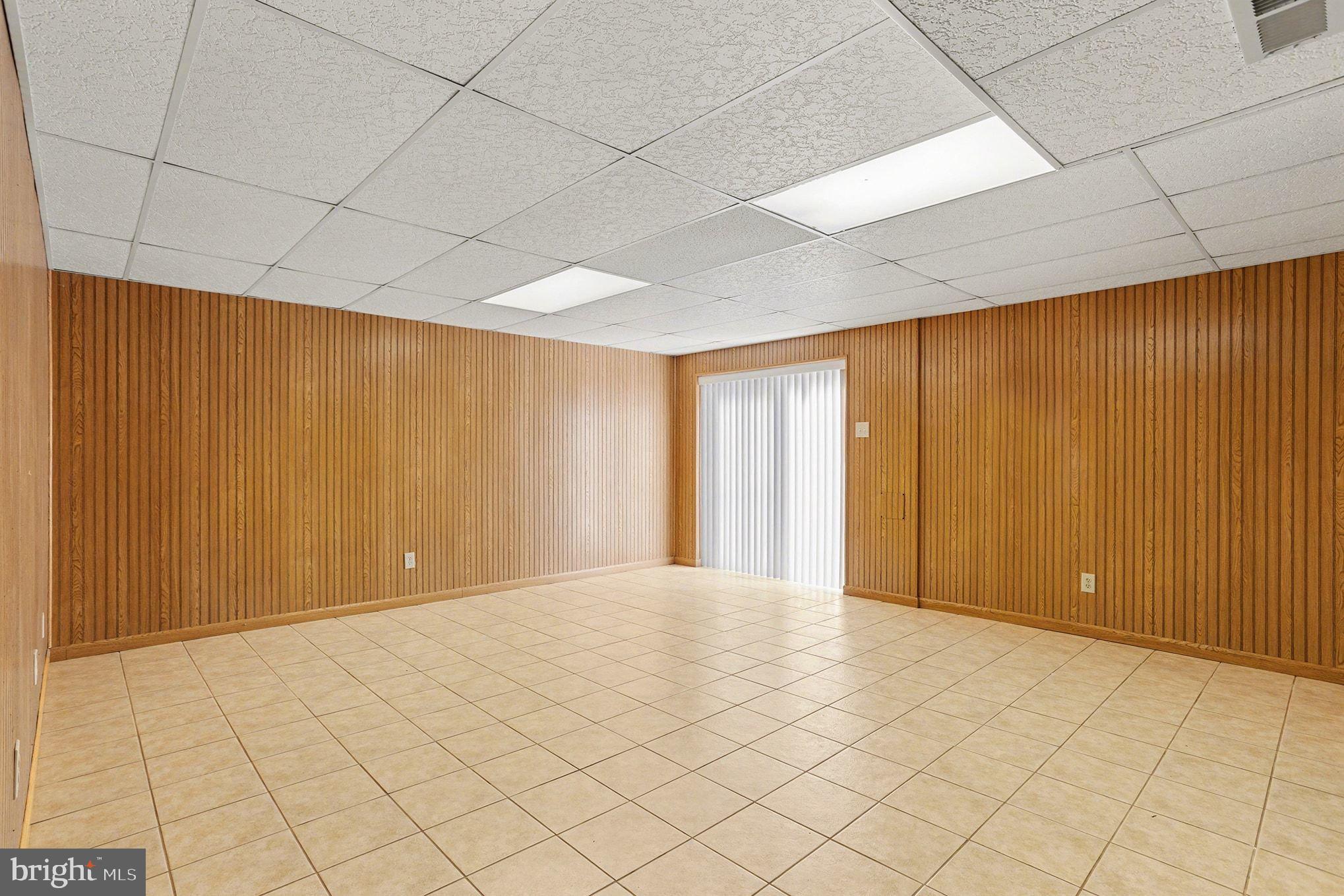 CONSTANT FRIENDSHIP - Residential