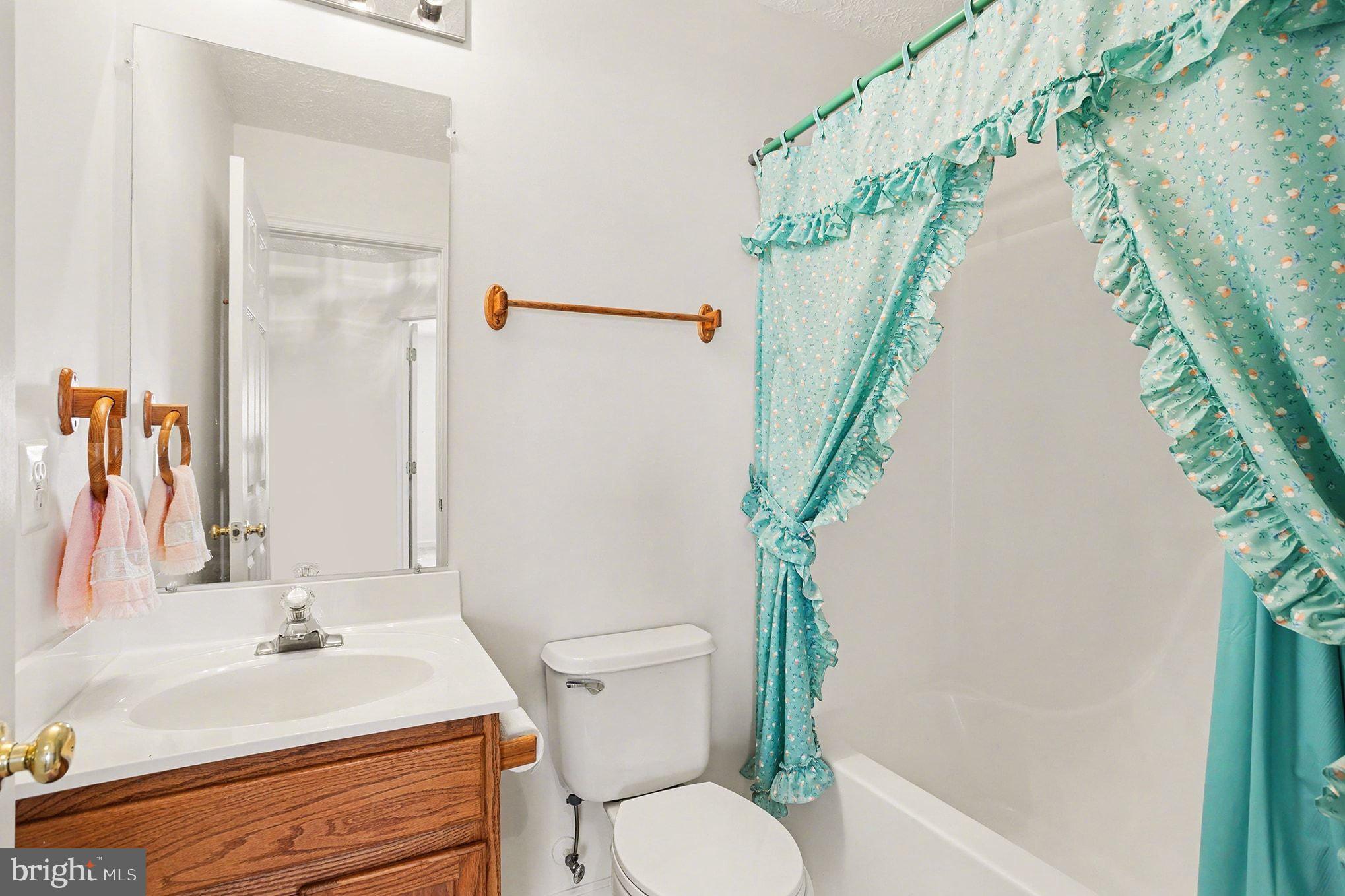 CONSTANT FRIENDSHIP - Residential