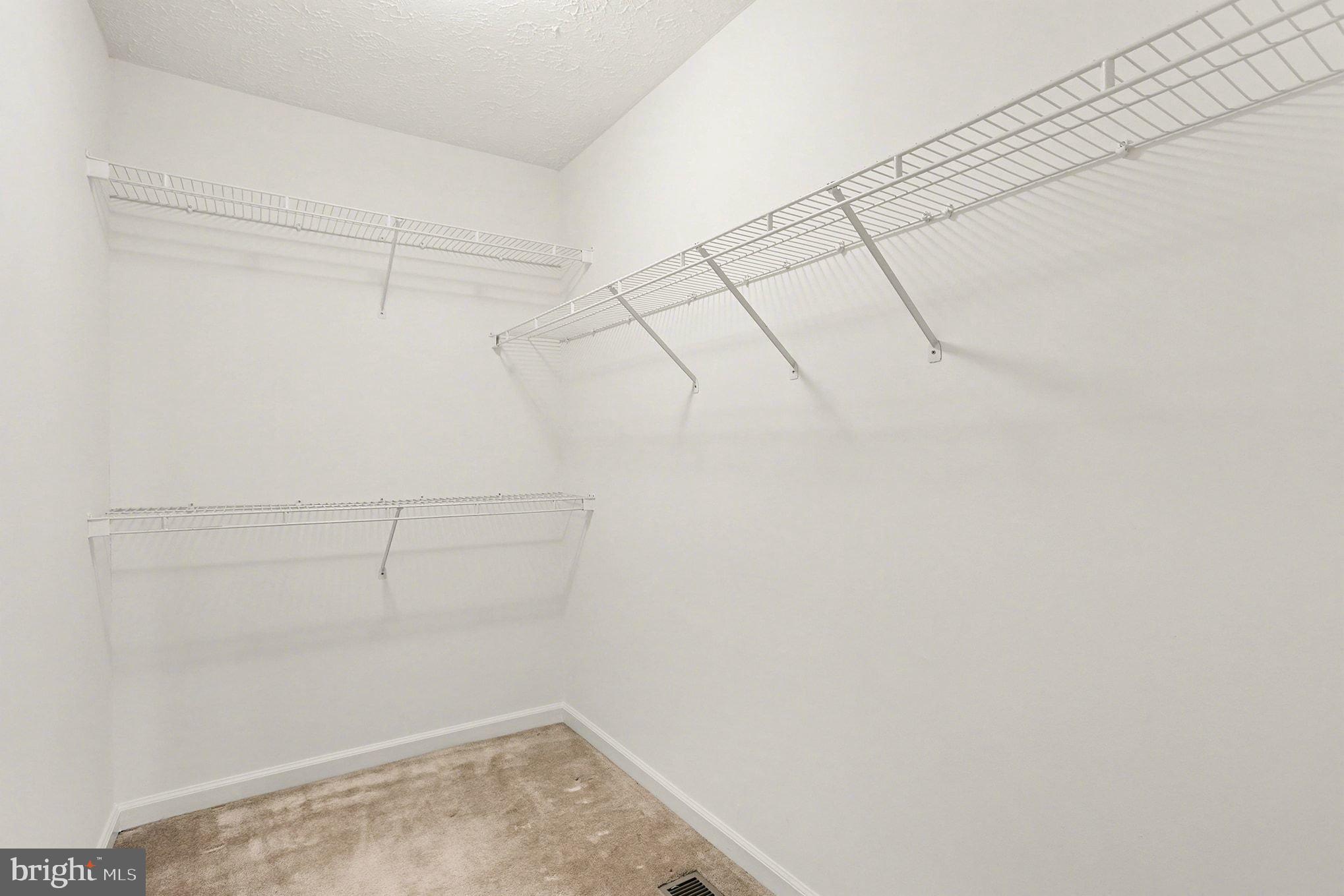 CONSTANT FRIENDSHIP - Residential