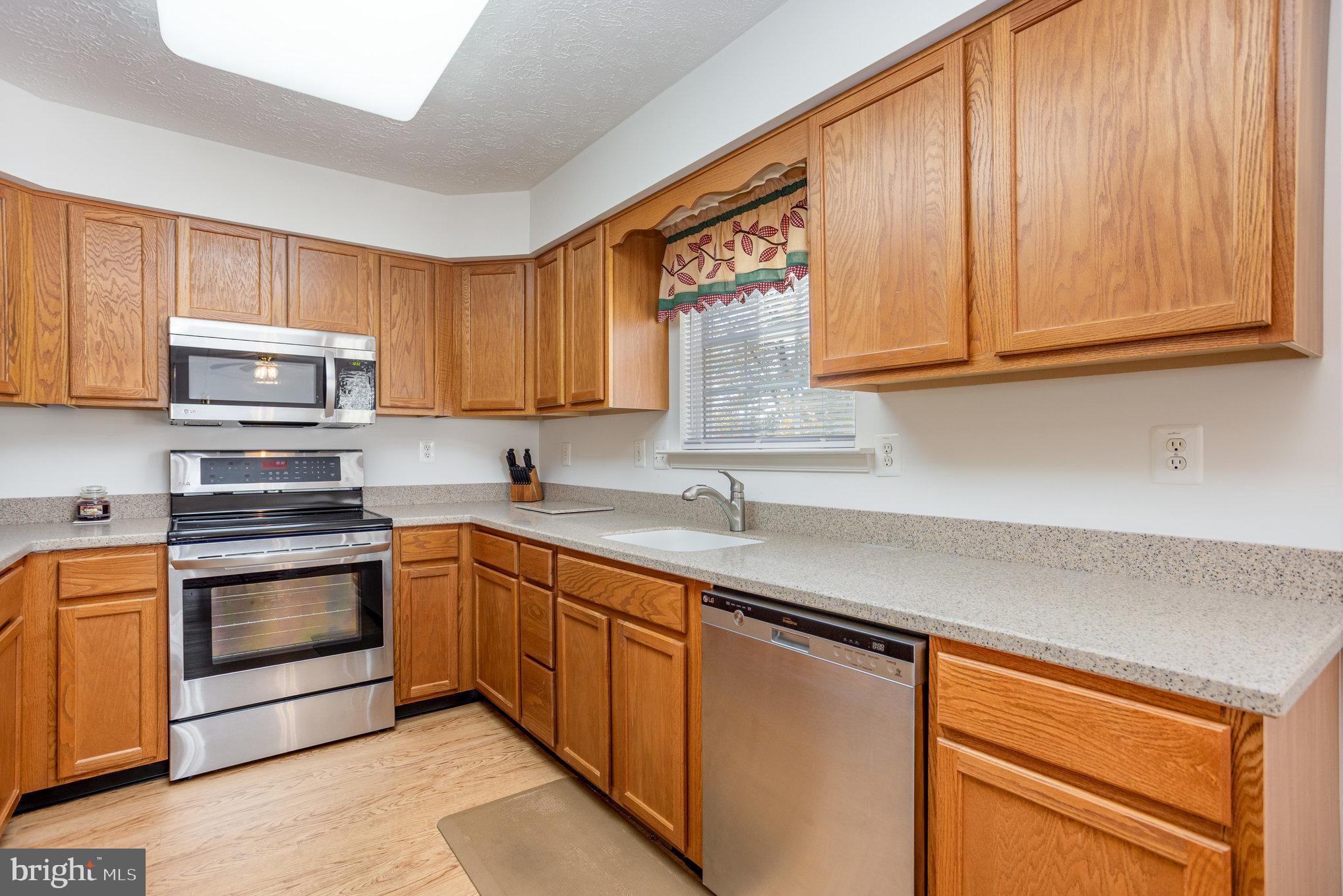 CONSTANT FRIENDSHIP - Residential