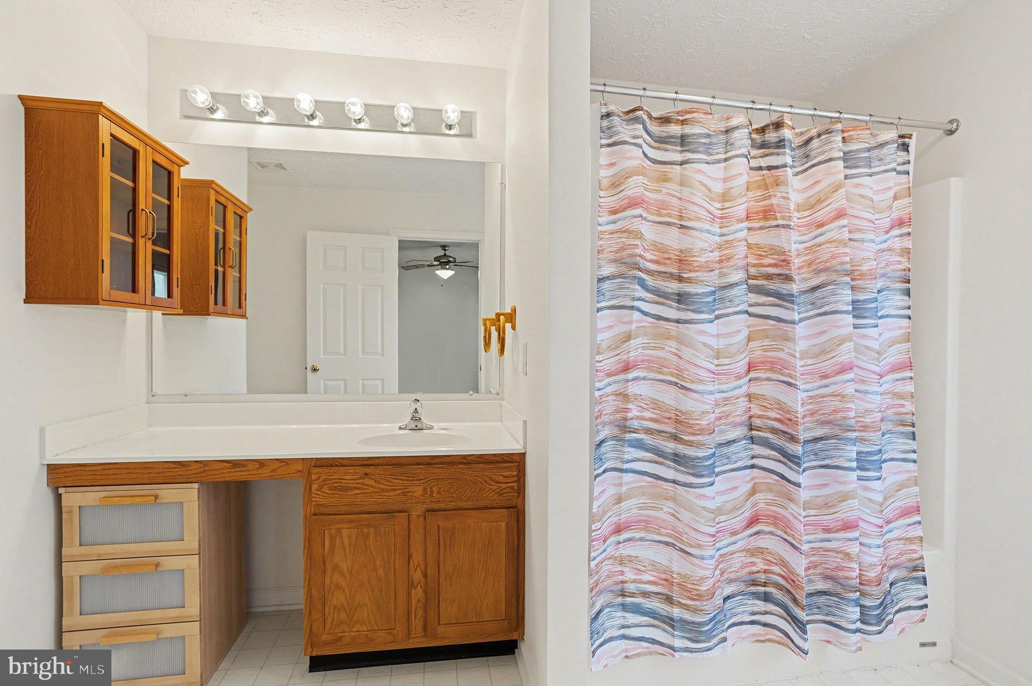 CONSTANT FRIENDSHIP - Residential