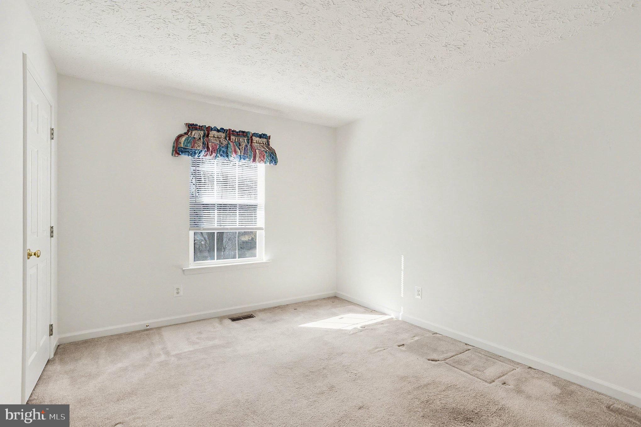 CONSTANT FRIENDSHIP - Residential