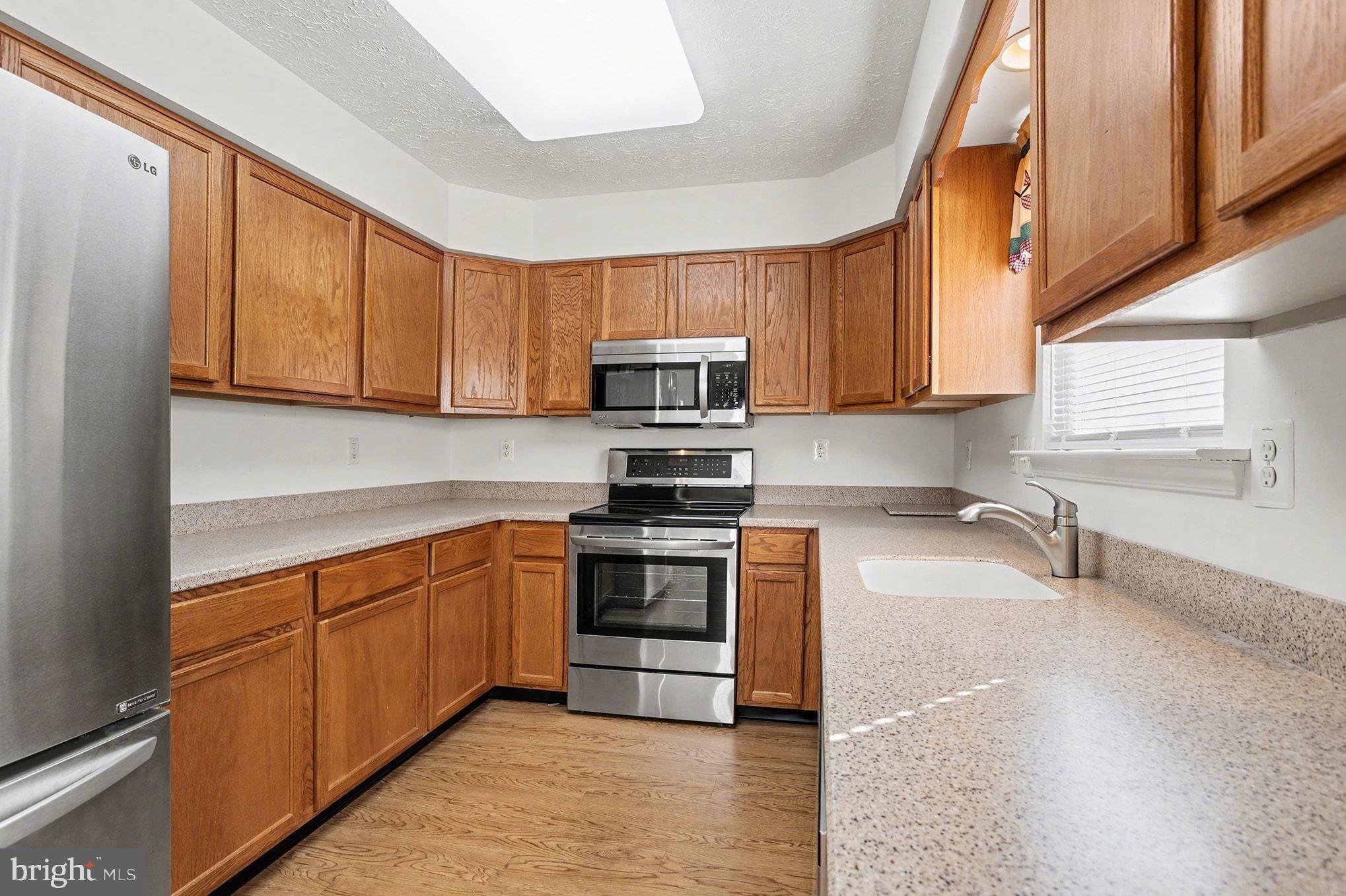 CONSTANT FRIENDSHIP - Residential