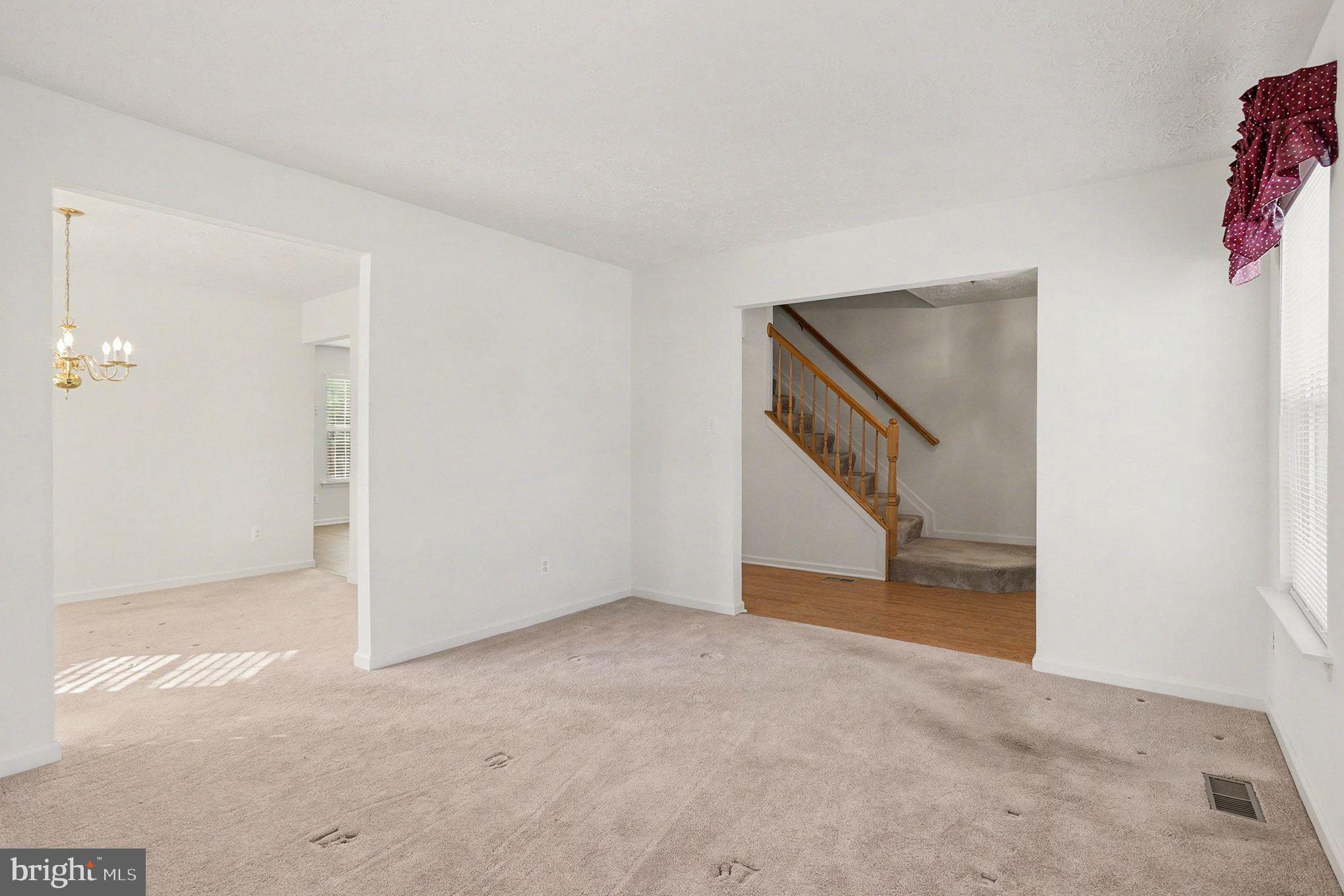 CONSTANT FRIENDSHIP - Residential