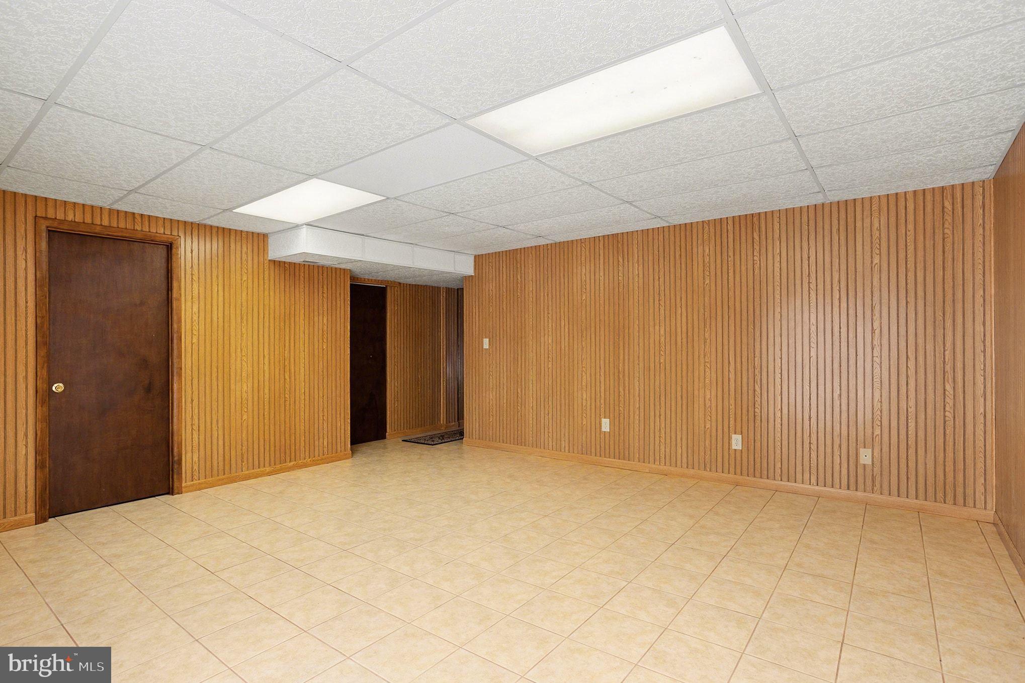 CONSTANT FRIENDSHIP - Residential