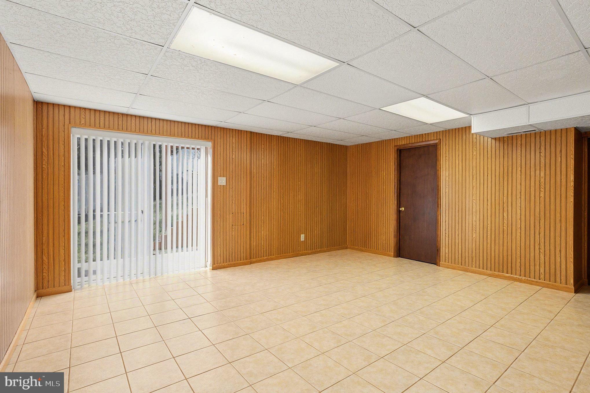 CONSTANT FRIENDSHIP - Residential