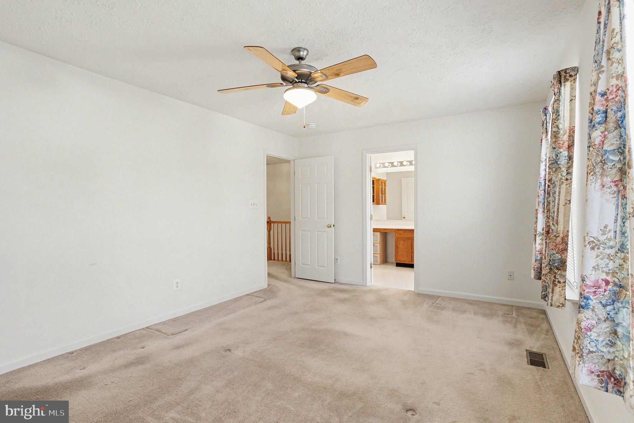 CONSTANT FRIENDSHIP - Residential