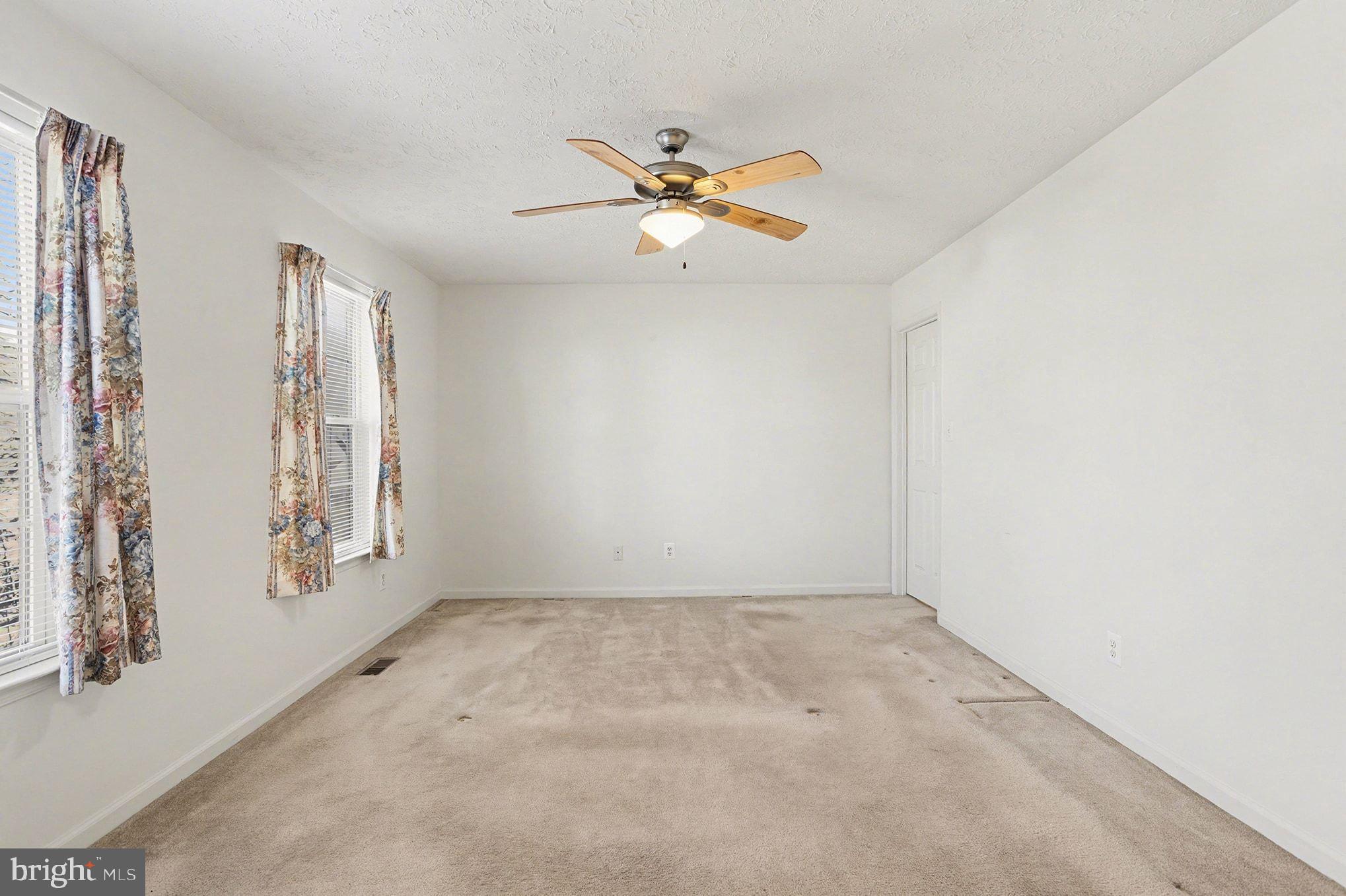 CONSTANT FRIENDSHIP - Residential