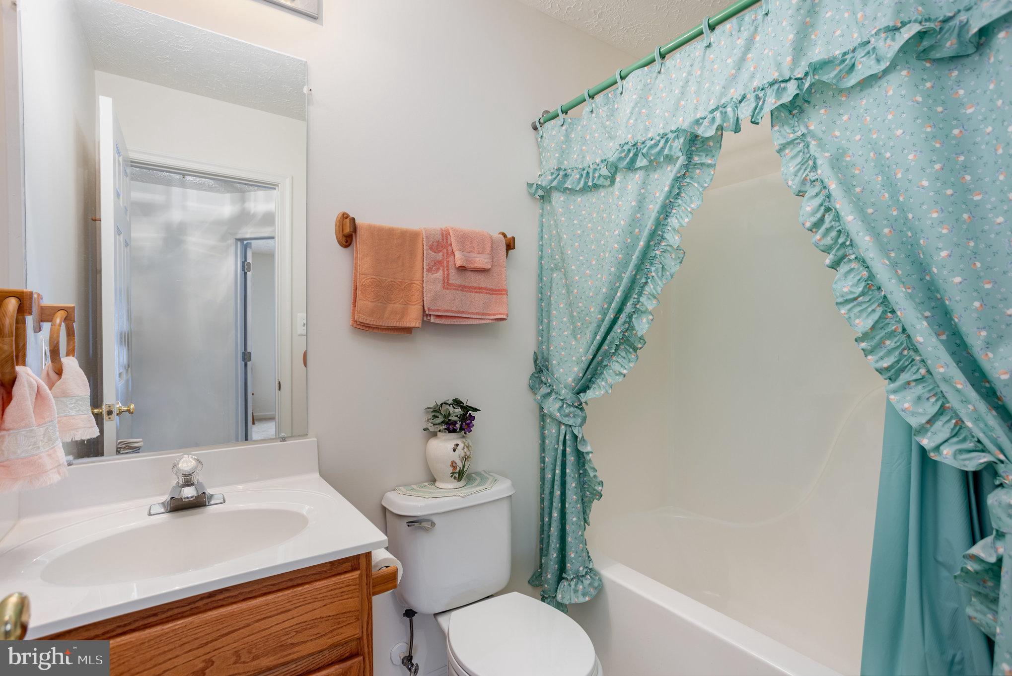 CONSTANT FRIENDSHIP - Residential