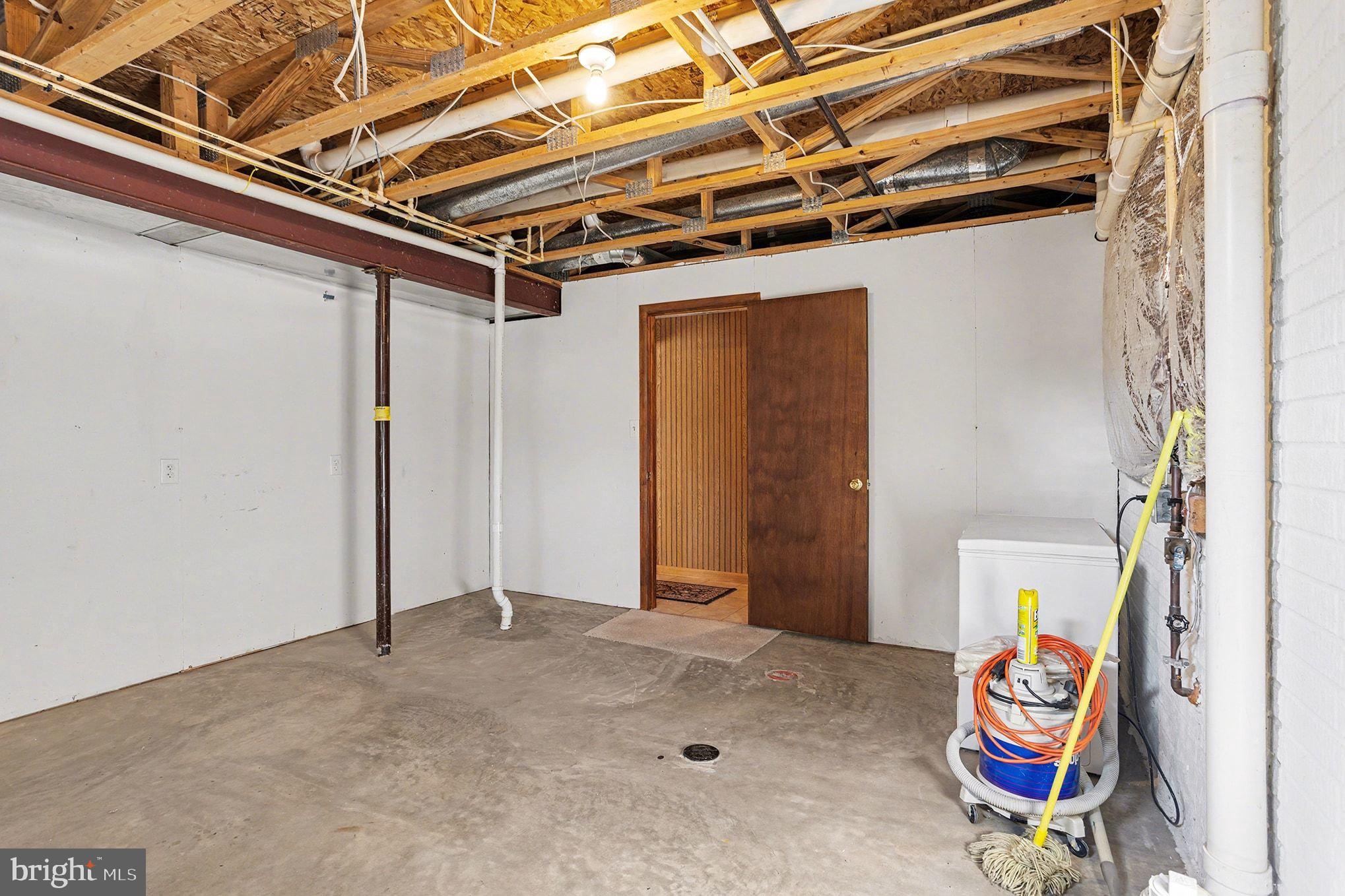 CONSTANT FRIENDSHIP - Residential