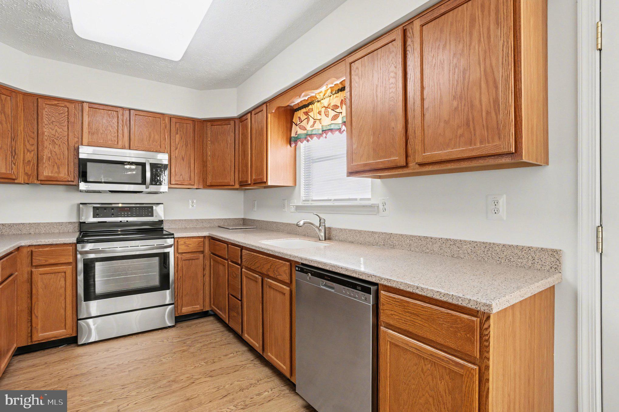 CONSTANT FRIENDSHIP - Residential