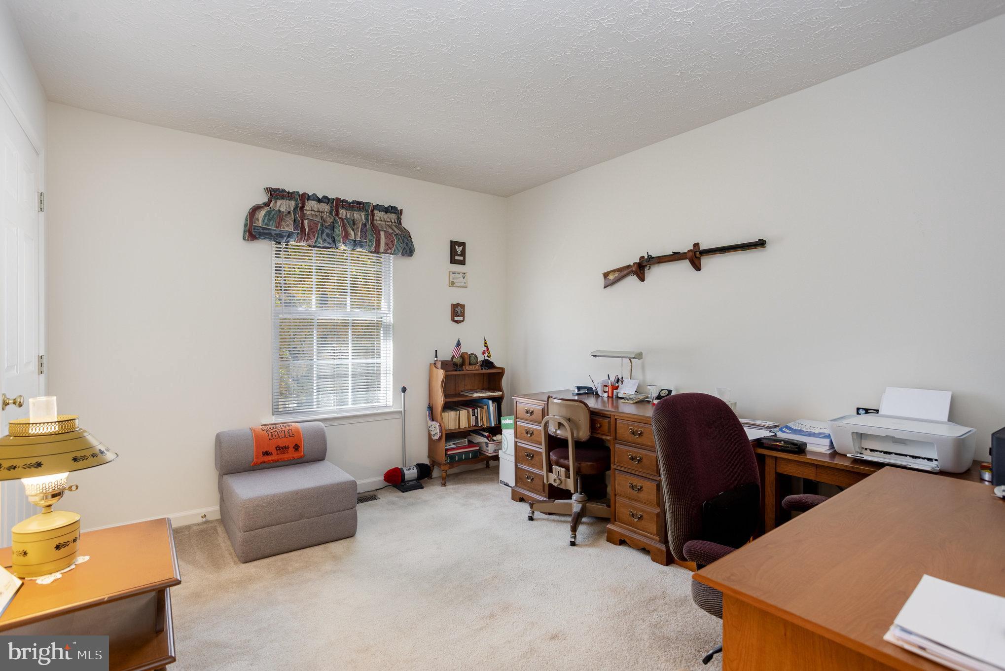 CONSTANT FRIENDSHIP - Residential