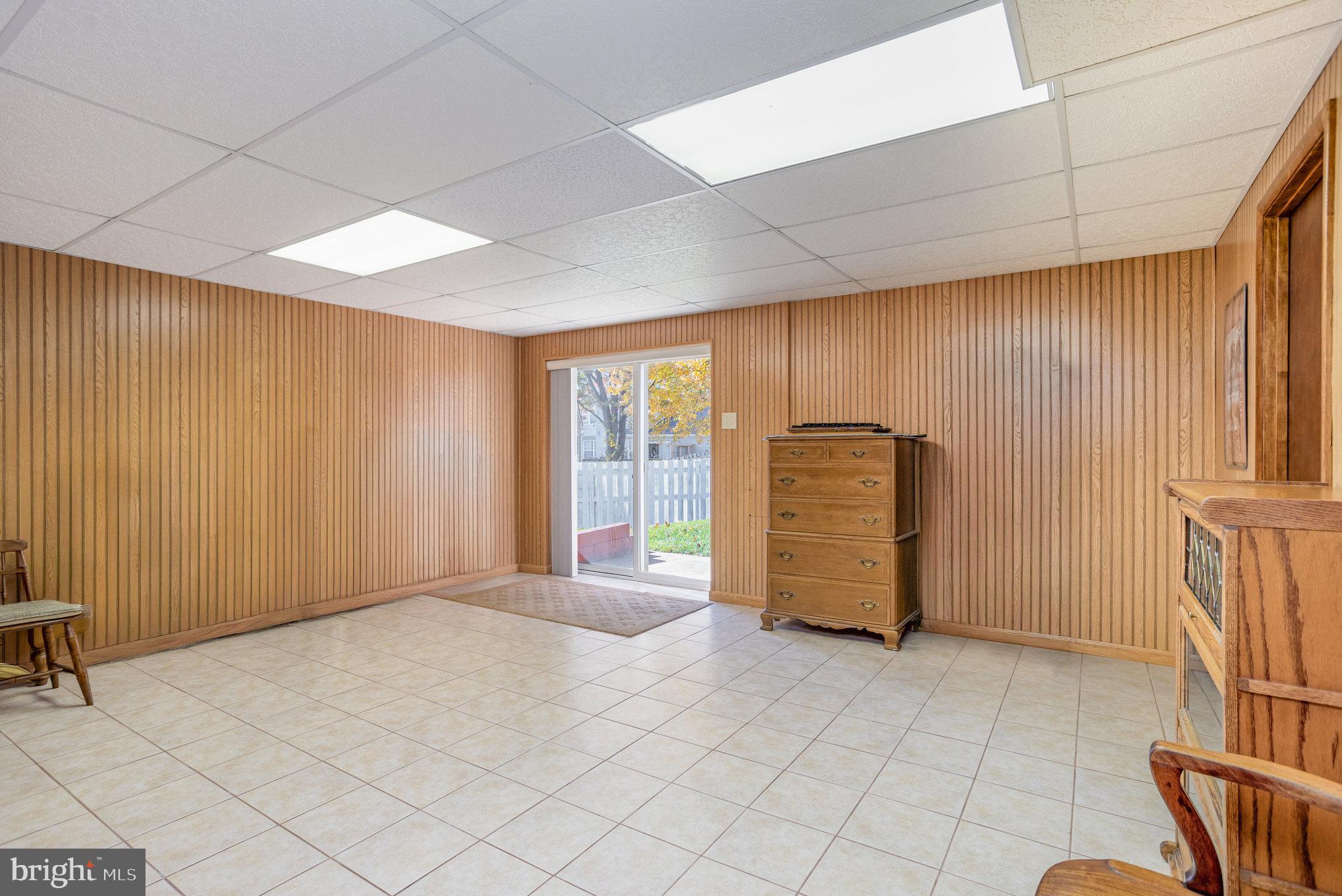 CONSTANT FRIENDSHIP - Residential