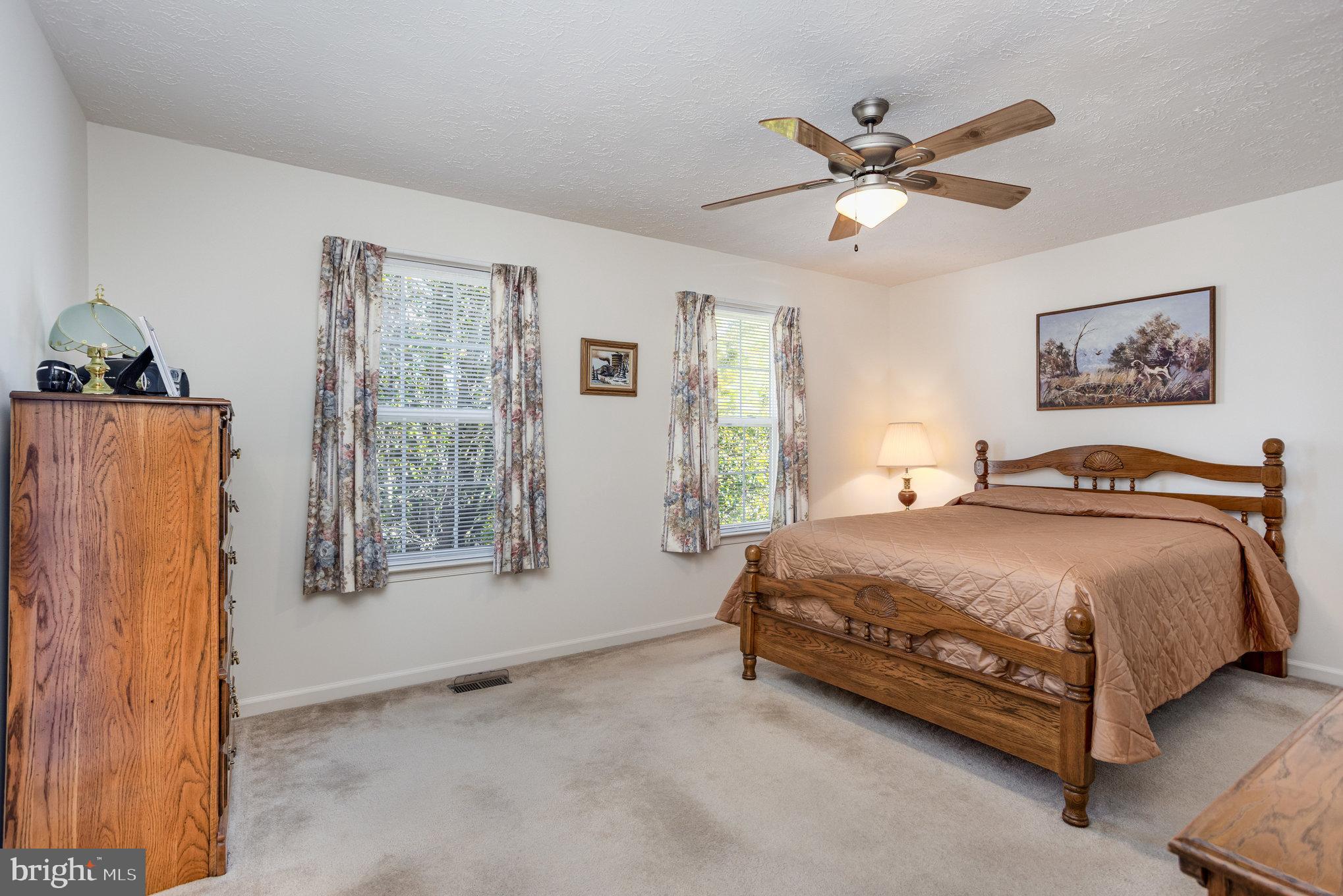 CONSTANT FRIENDSHIP - Residential