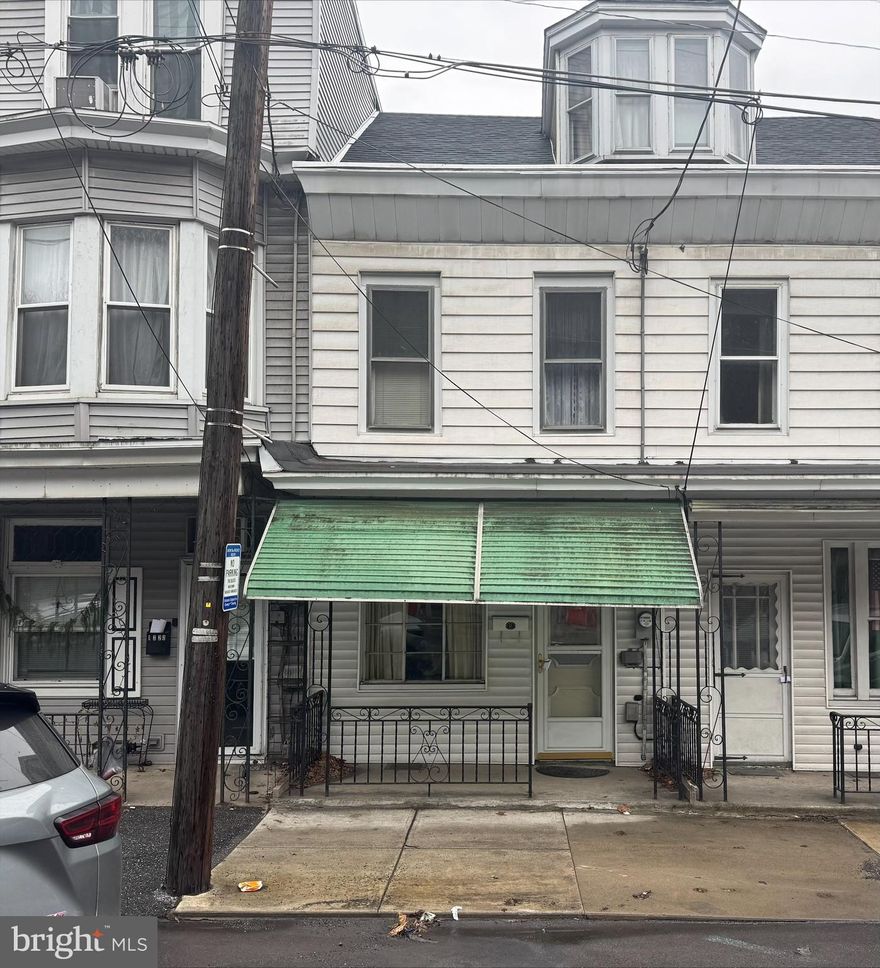 3 Bedroom row. Move in ready. Electric boiler. Modern kitchen. and bath. Close to Hazleton and minutes to I81. See pics