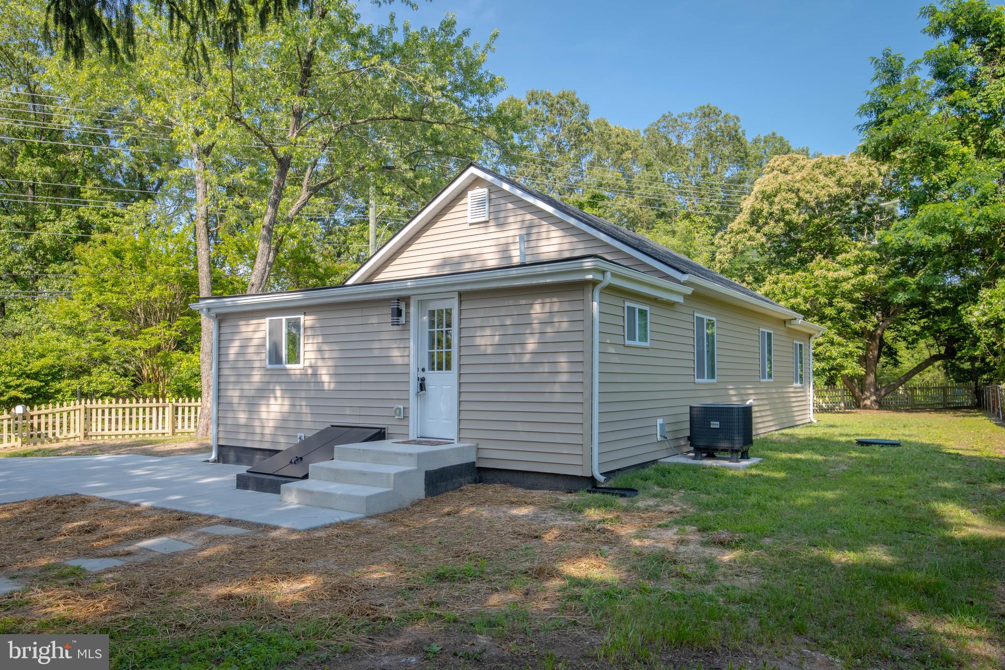 8244 RAILROAD AVENUE