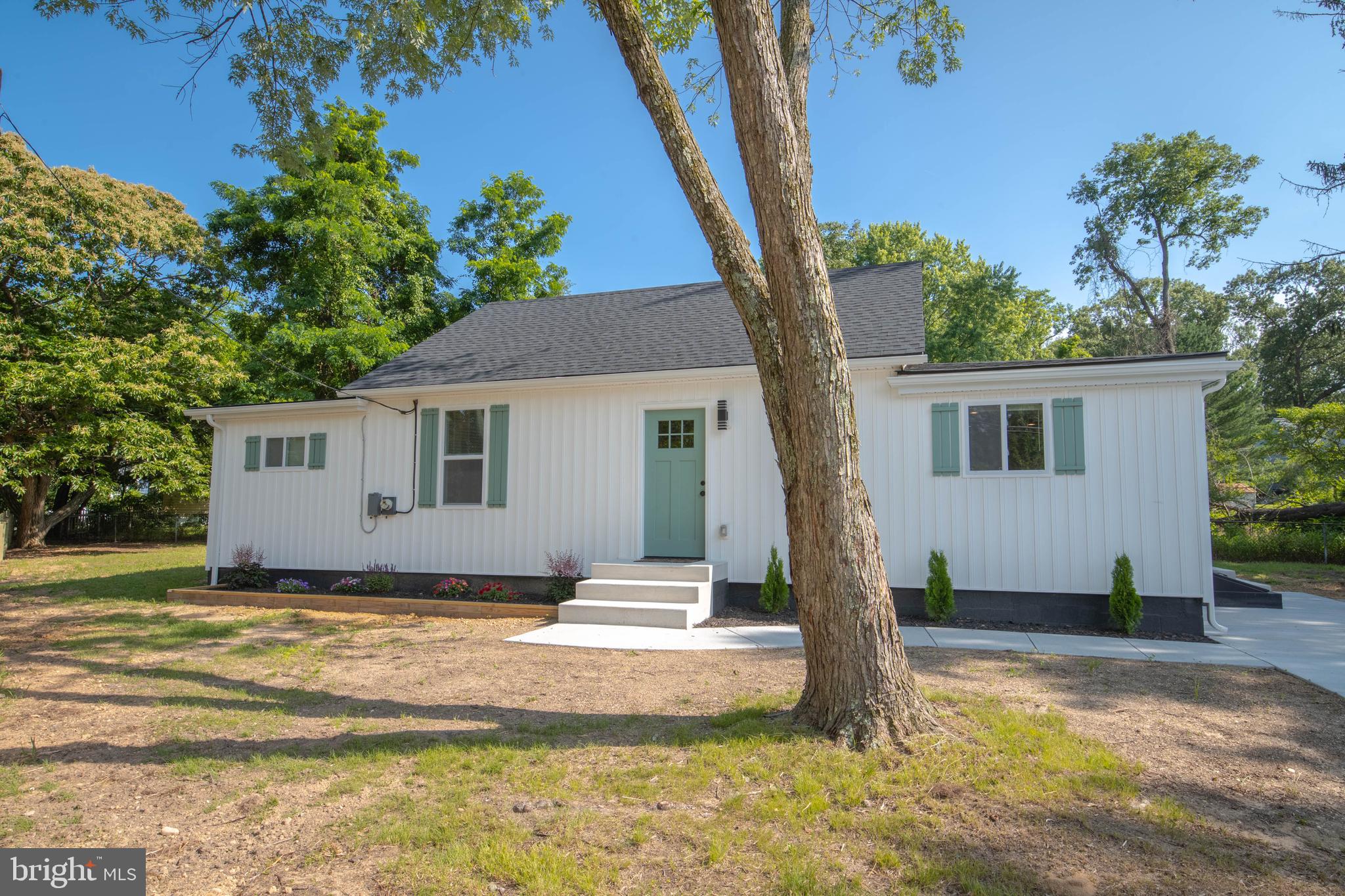 8244 RAILROAD AVENUE