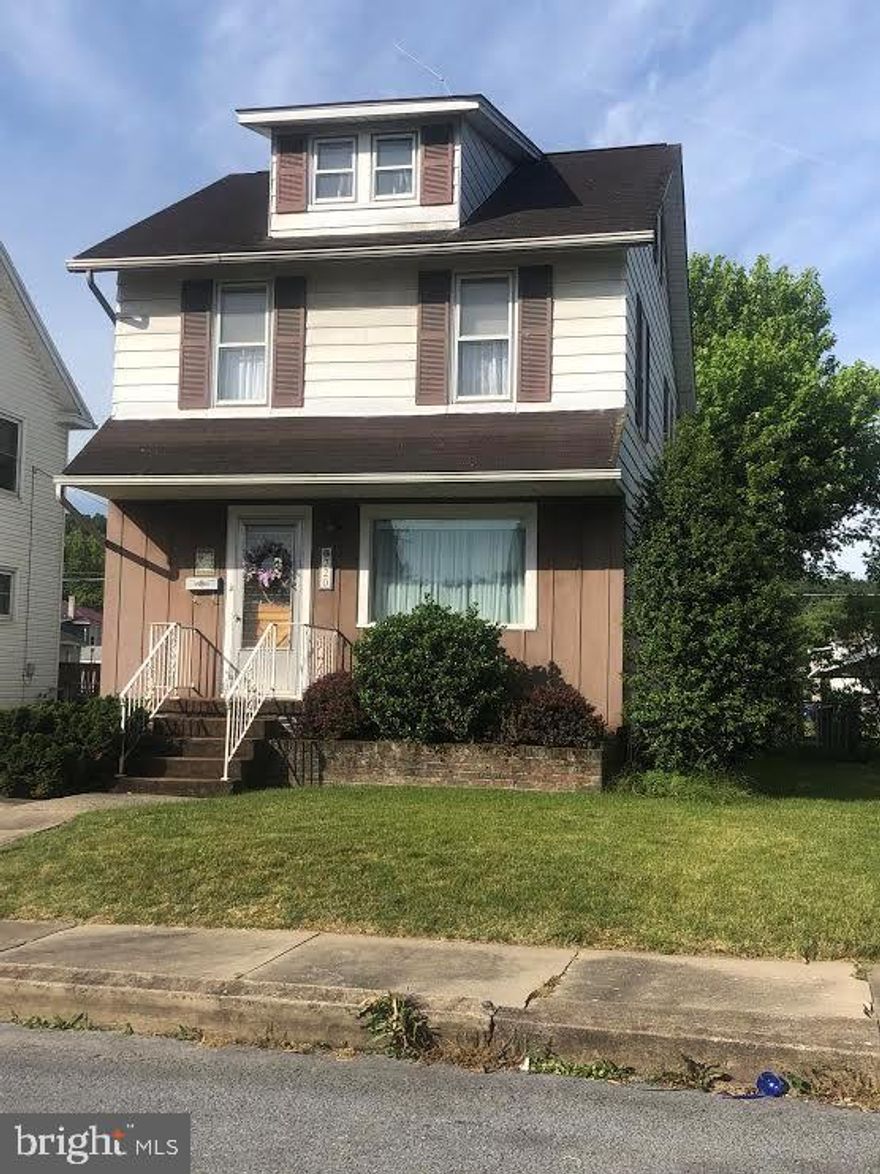 This is a well maintained 3-4 bedroom home. 2 full baths, central A/C, forced warm air heat (oil), natural gas available.  Hardwood floors throughout 1st floor.  Make this home yours today!