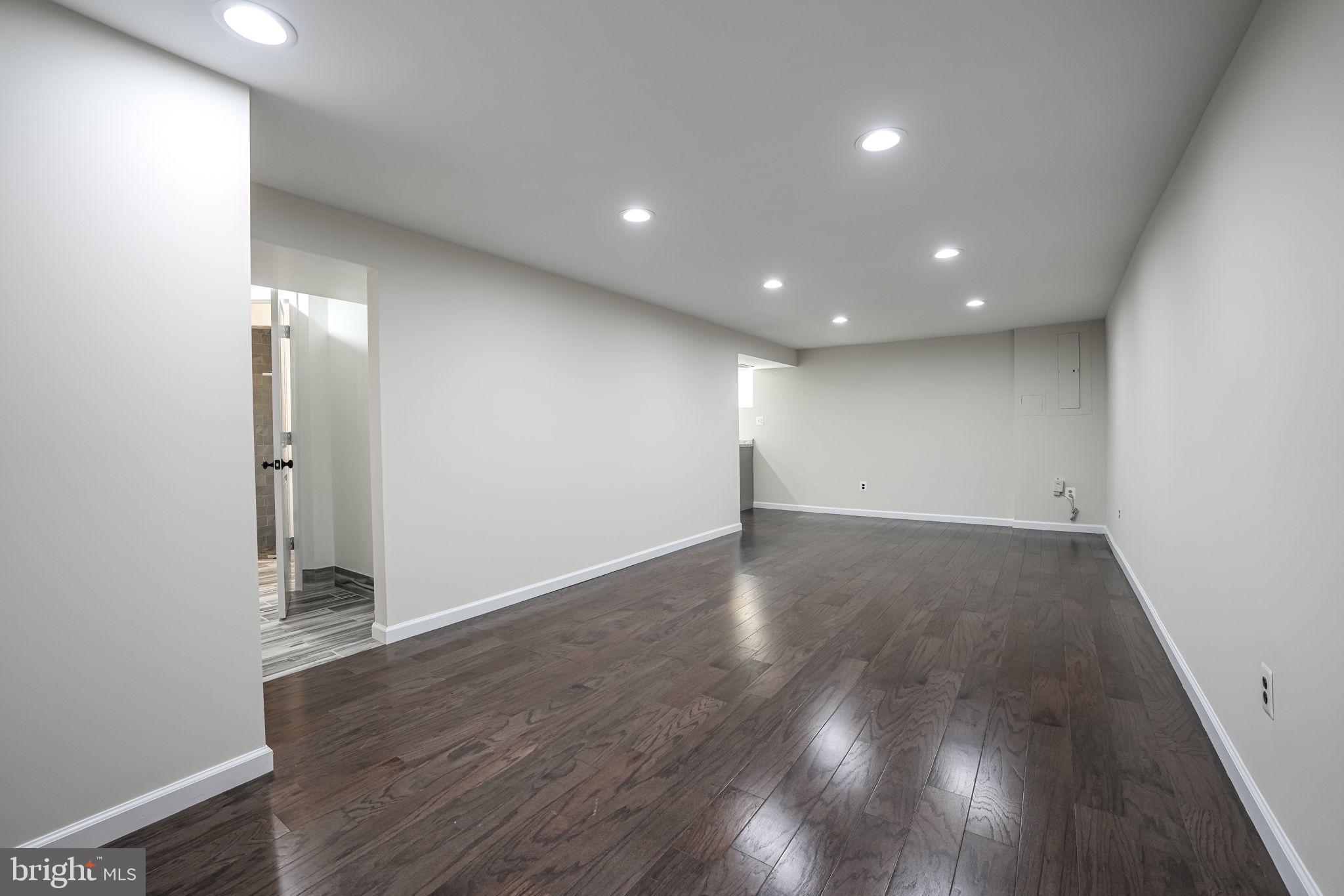 WEST SPRINGFIELD VILLAGE - Residential Lease