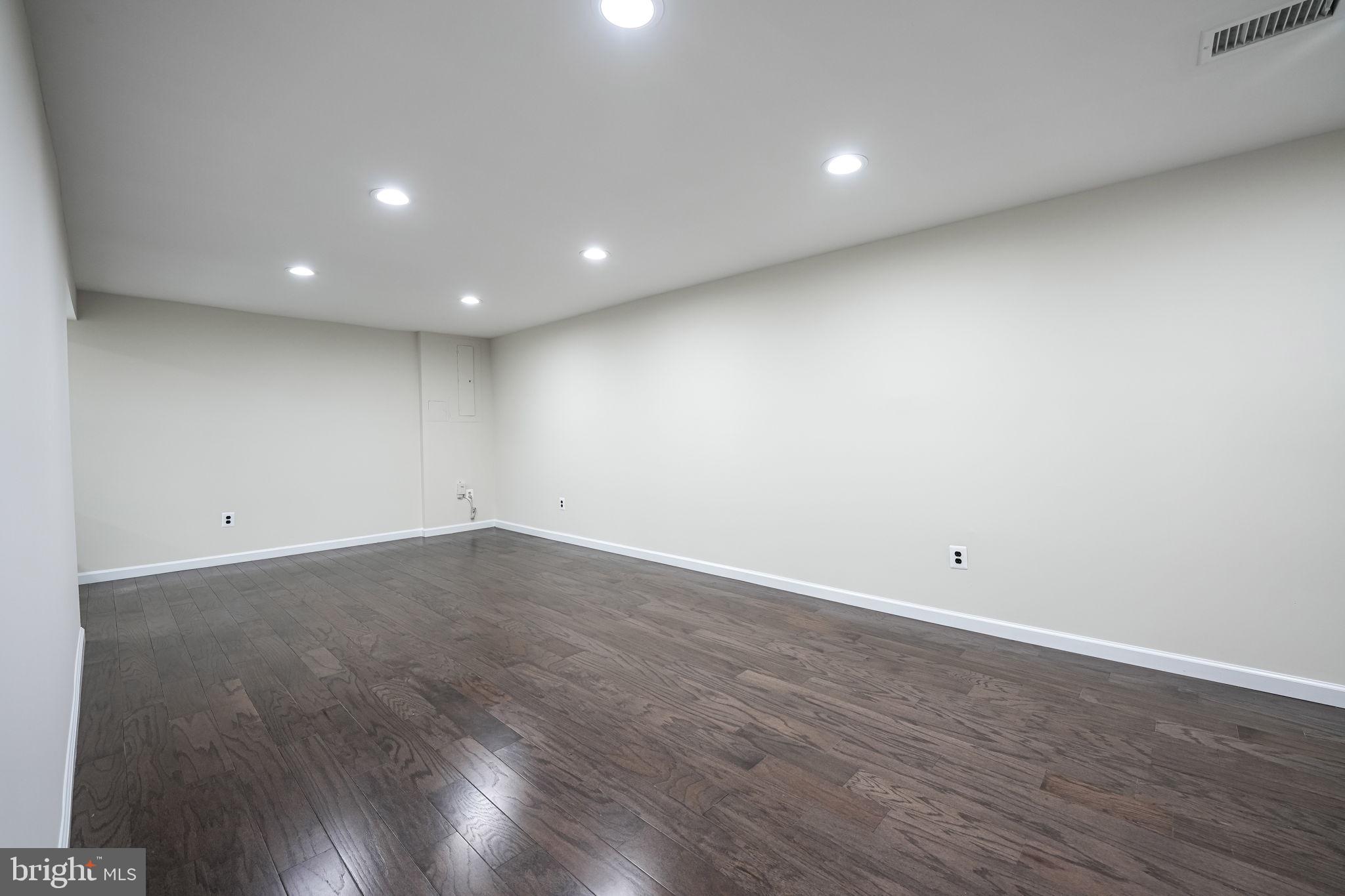 WEST SPRINGFIELD VILLAGE - Residential Lease