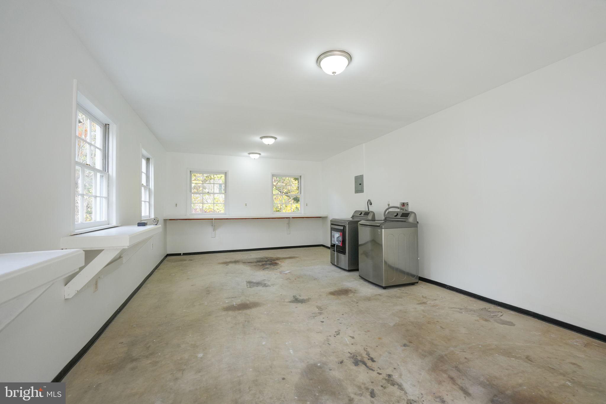 WEST SPRINGFIELD VILLAGE - Residential Lease