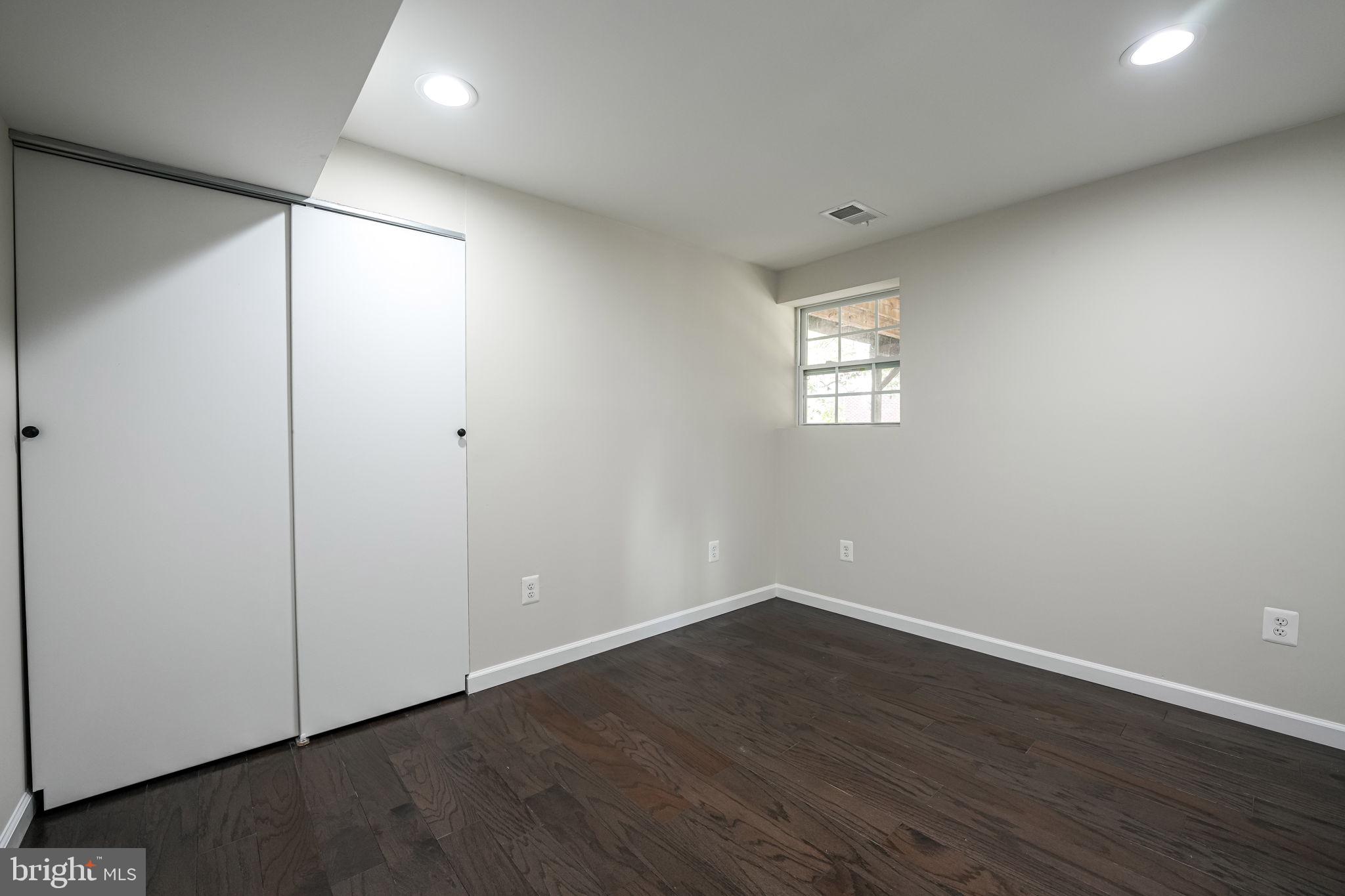 WEST SPRINGFIELD VILLAGE - Residential Lease