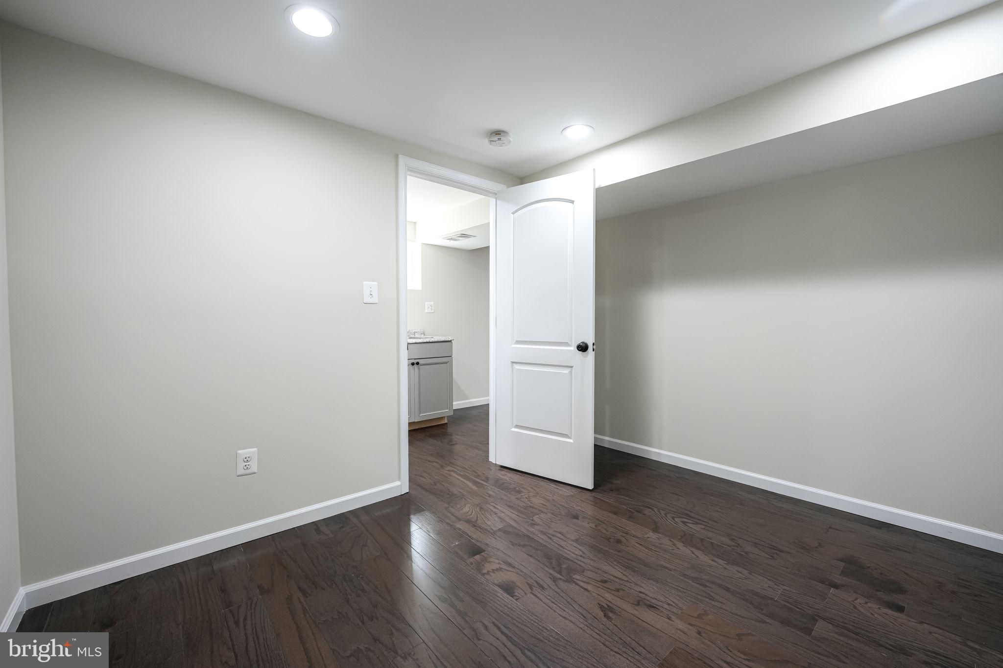 WEST SPRINGFIELD VILLAGE - Residential Lease