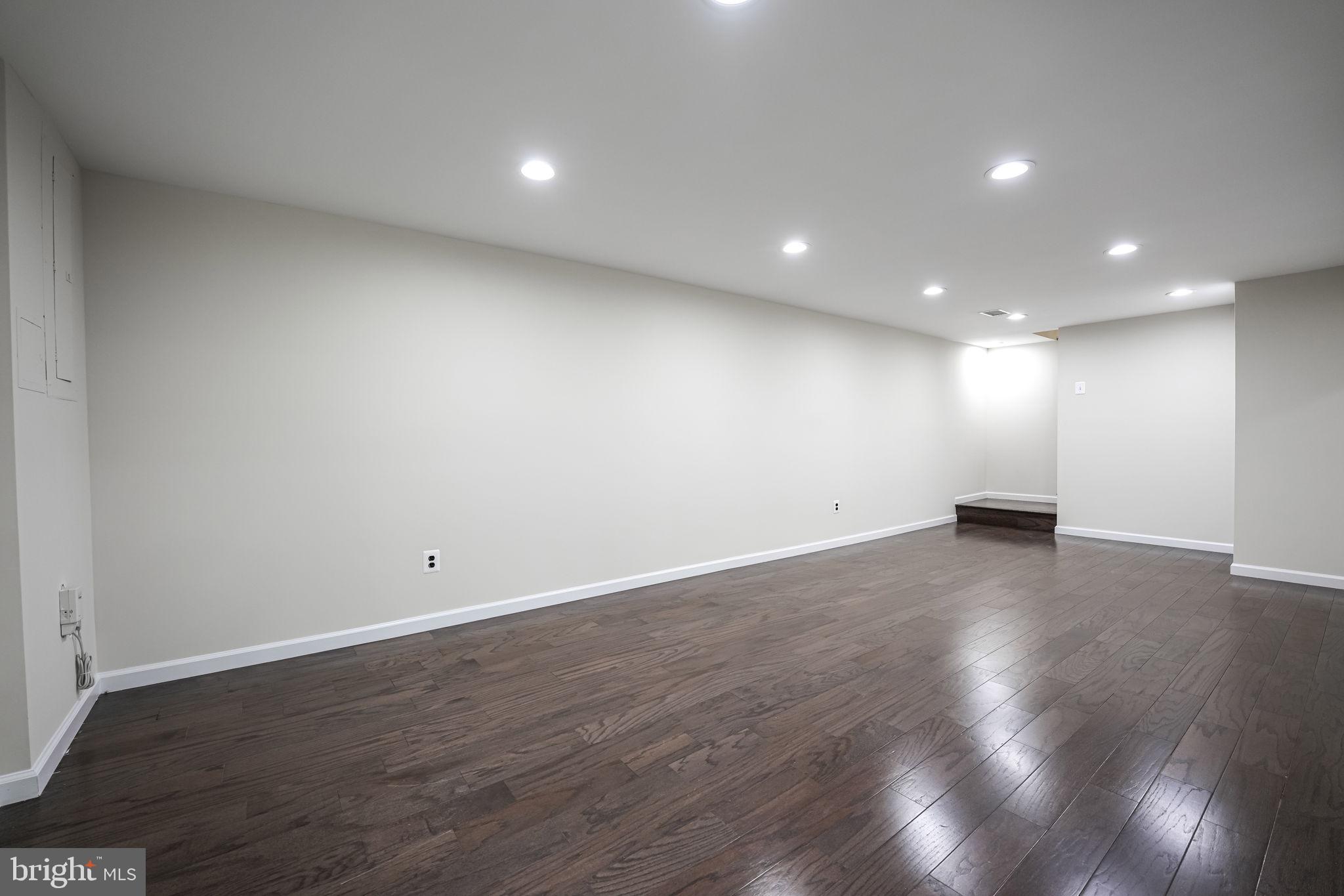 WEST SPRINGFIELD VILLAGE - Residential Lease