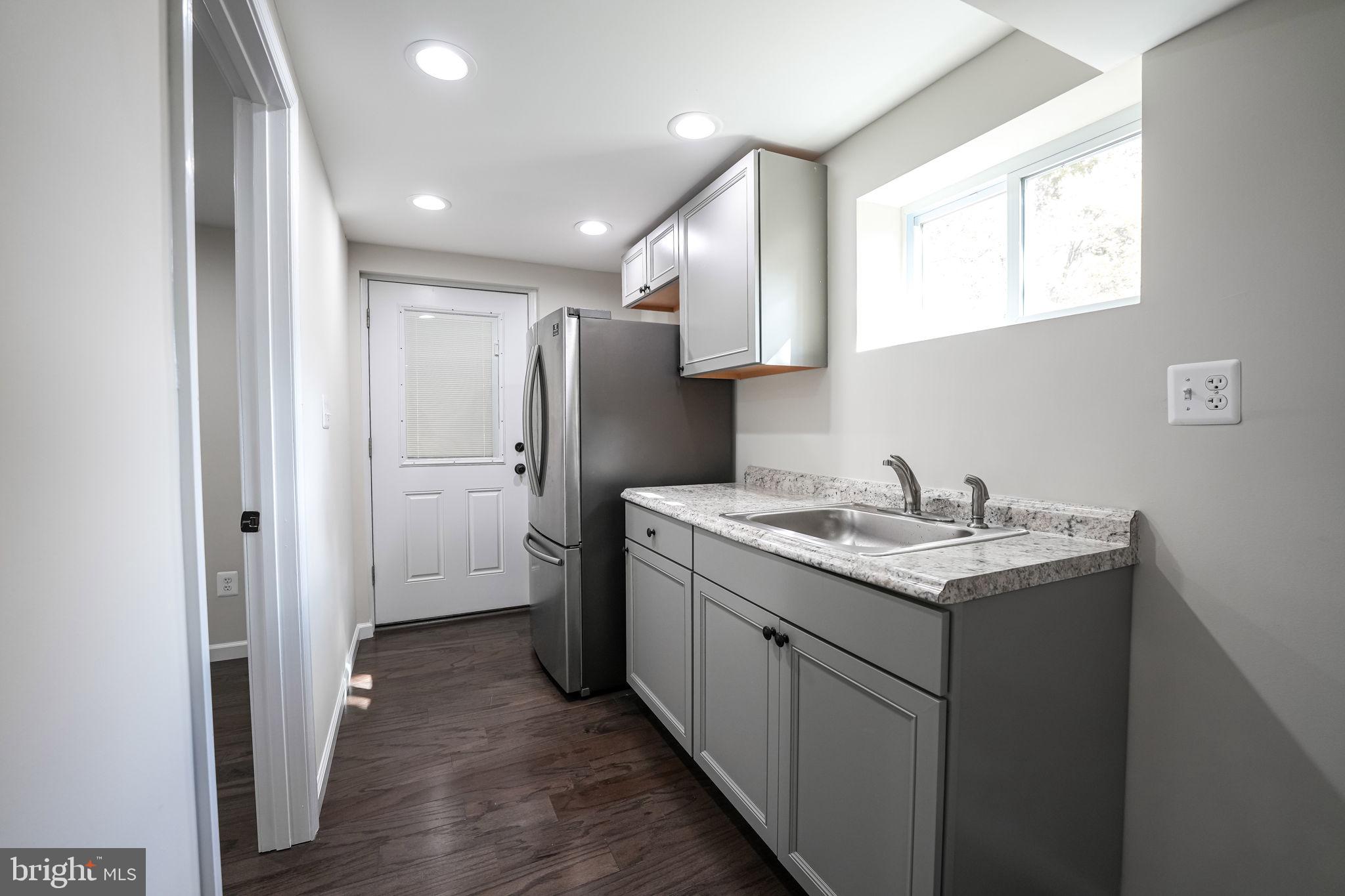 WEST SPRINGFIELD VILLAGE - Residential Lease