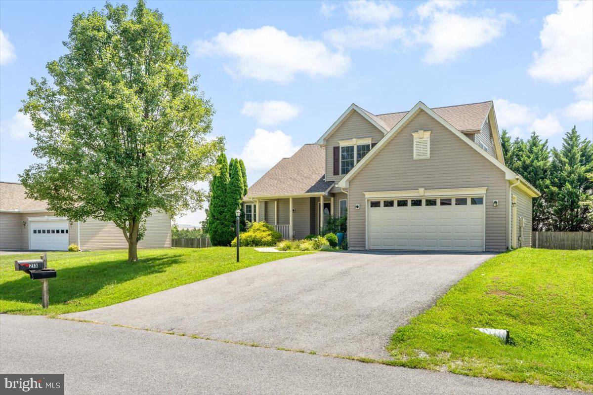 213 CREIGHTON COURT