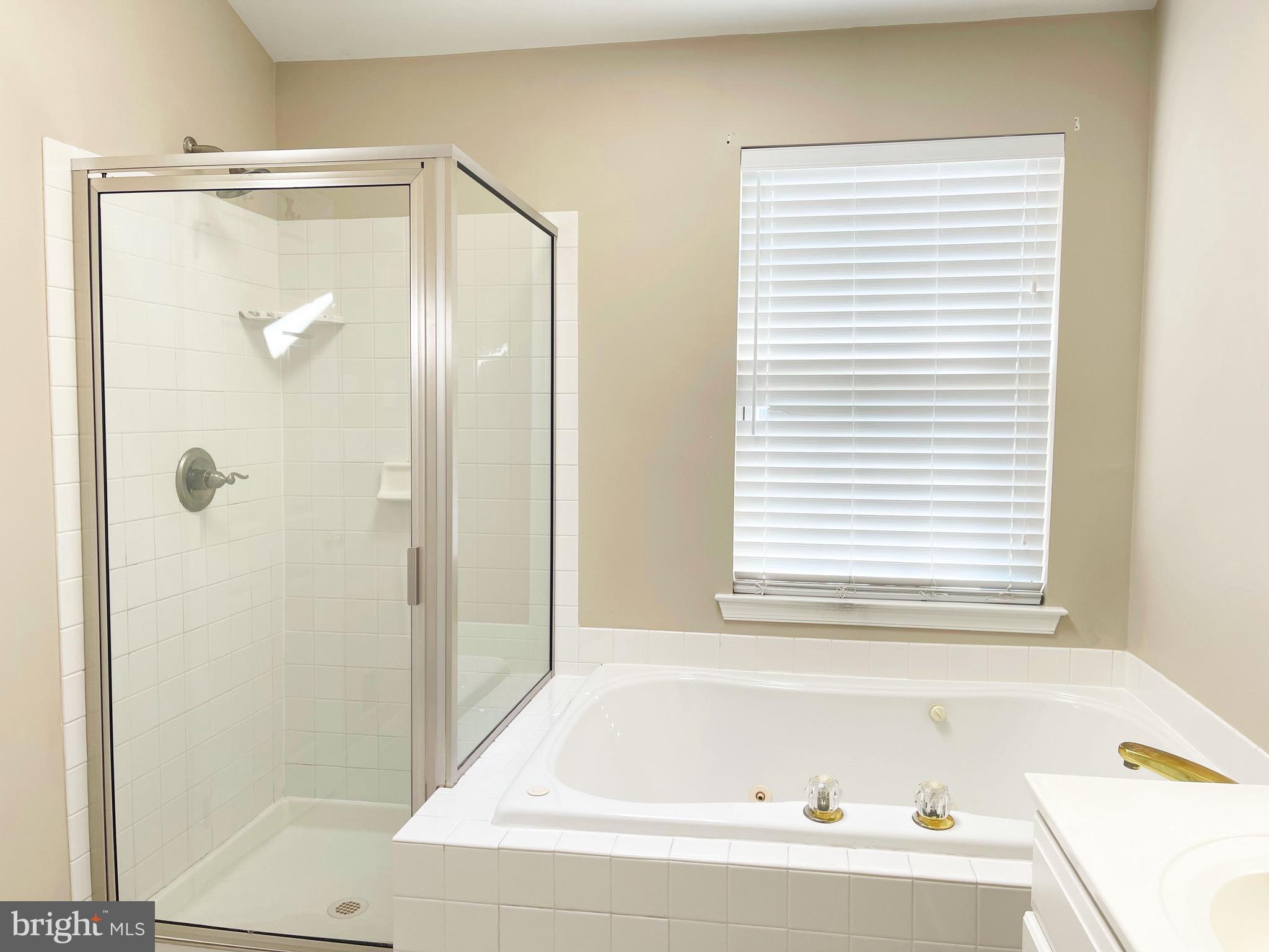 BLUE BELL CC - Residential Lease