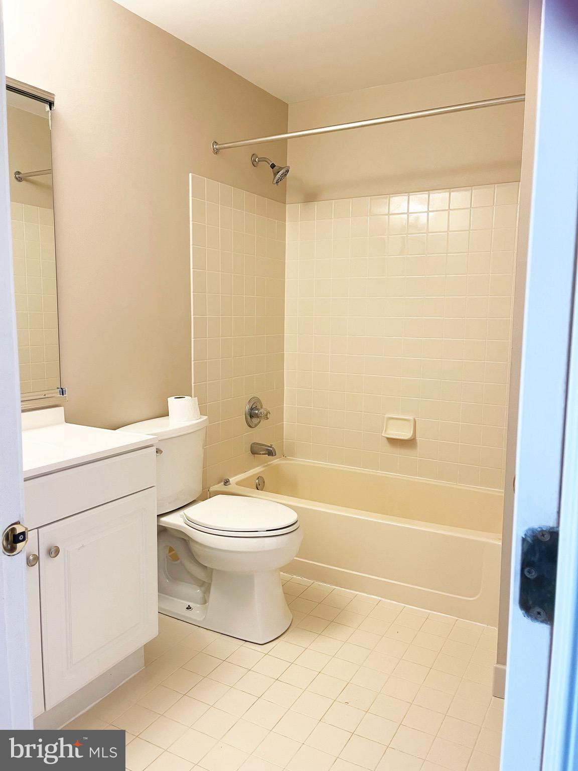 BLUE BELL CC - Residential Lease