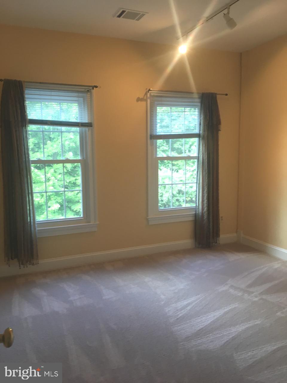 RESTON - Residential Lease