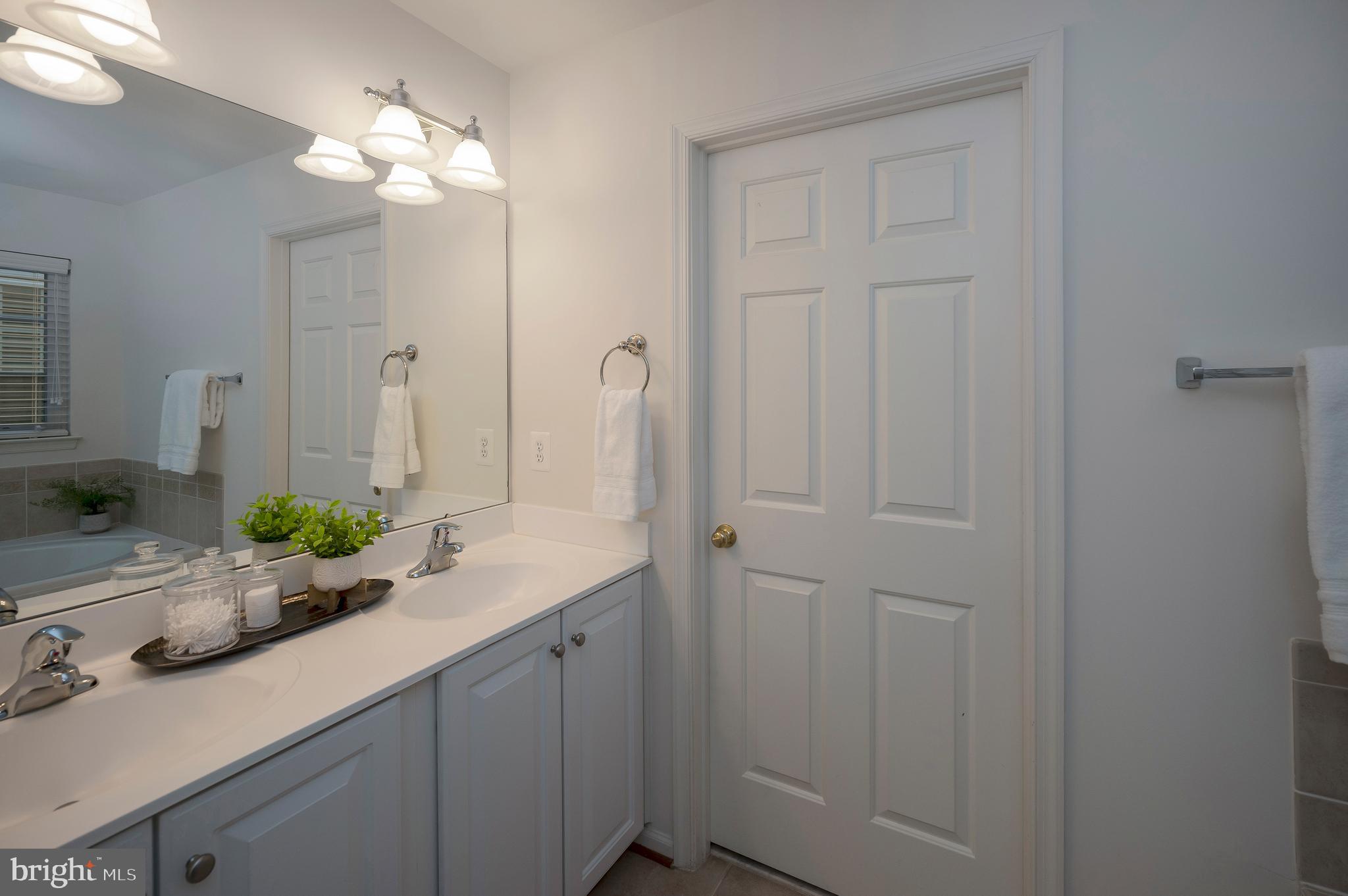 VIRGINIA HERITAGE AT LEE'S PARK - Residential