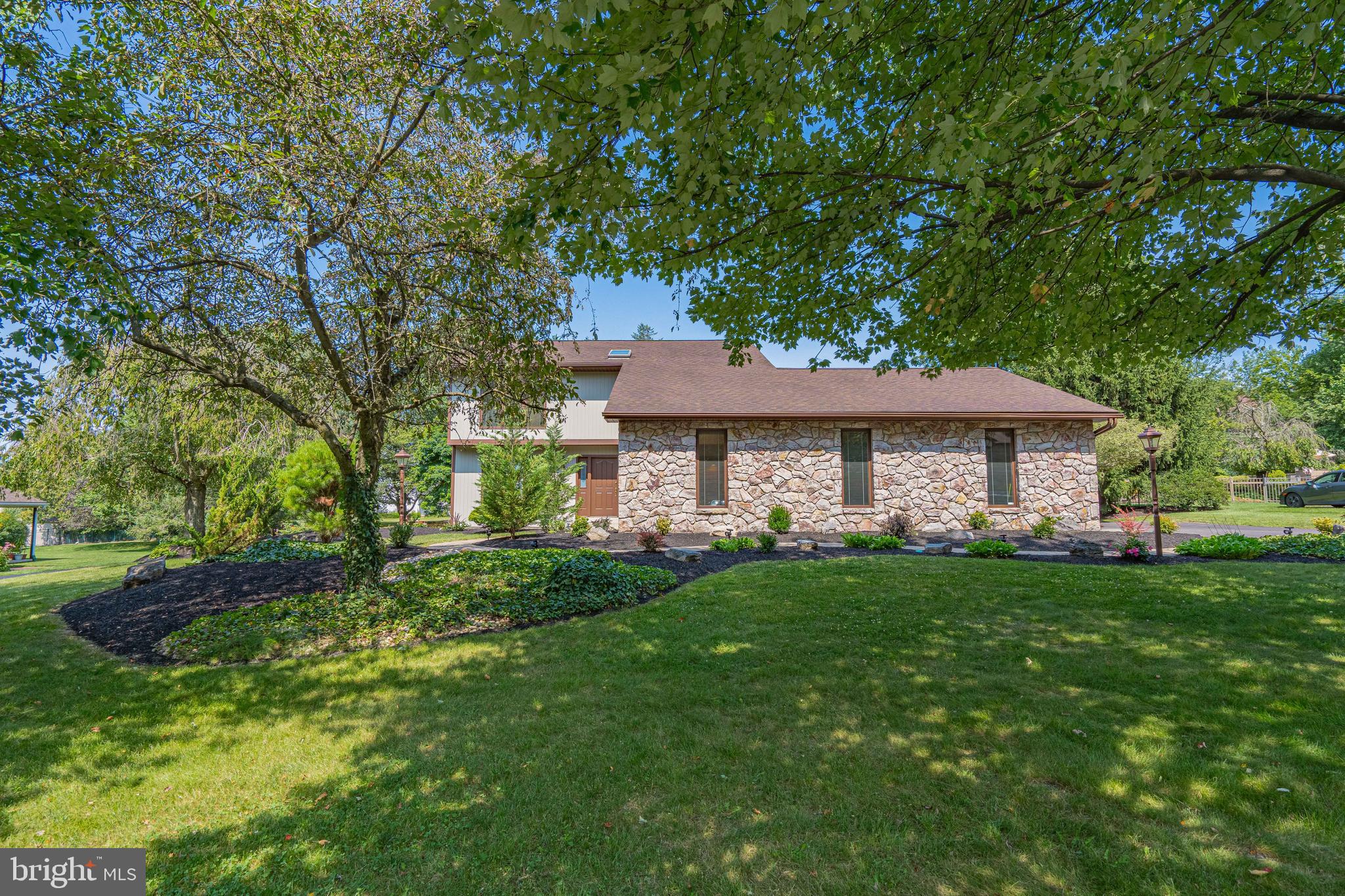 COUNTRY DOWNS - Residential